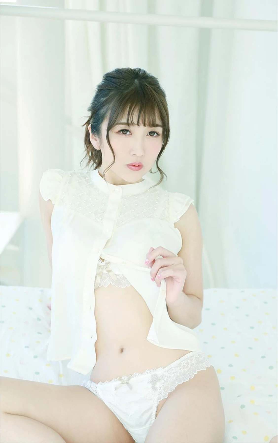 Hibiki Otsuki 大槻ひびき, 写真集 「おやすみフィクション」 - P9
