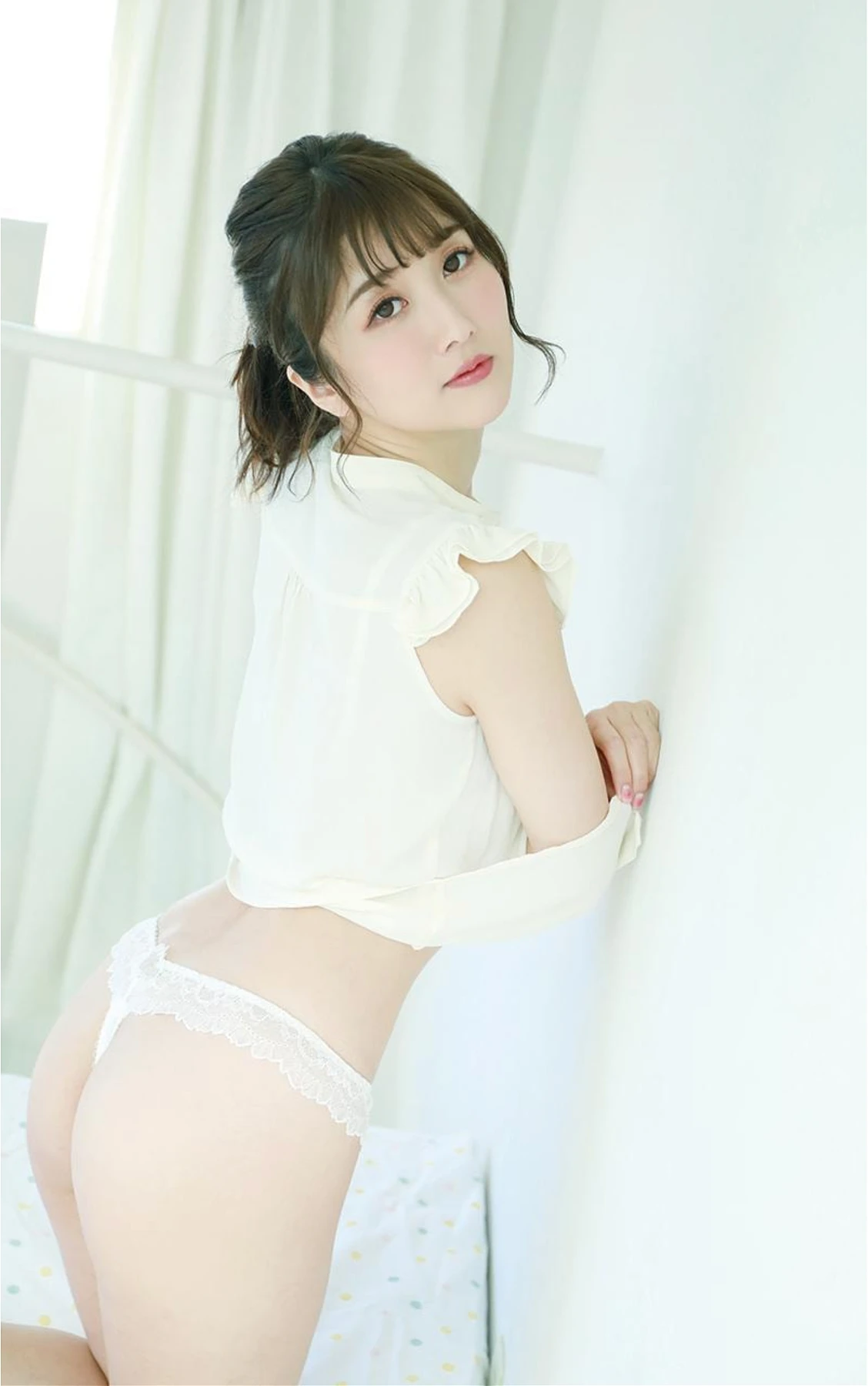 Hibiki Otsuki 大槻ひびき, 写真集 「おやすみフィクション」 - P10