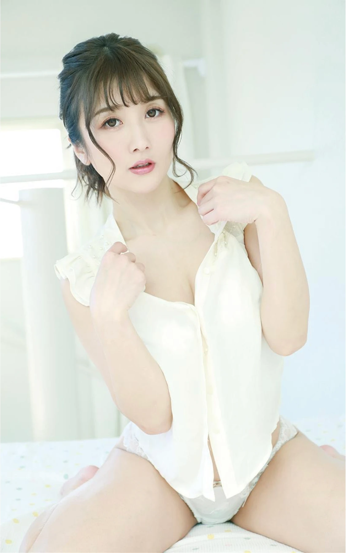 Hibiki Otsuki 大槻ひびき, 写真集 「おやすみフィクション」 - P12
