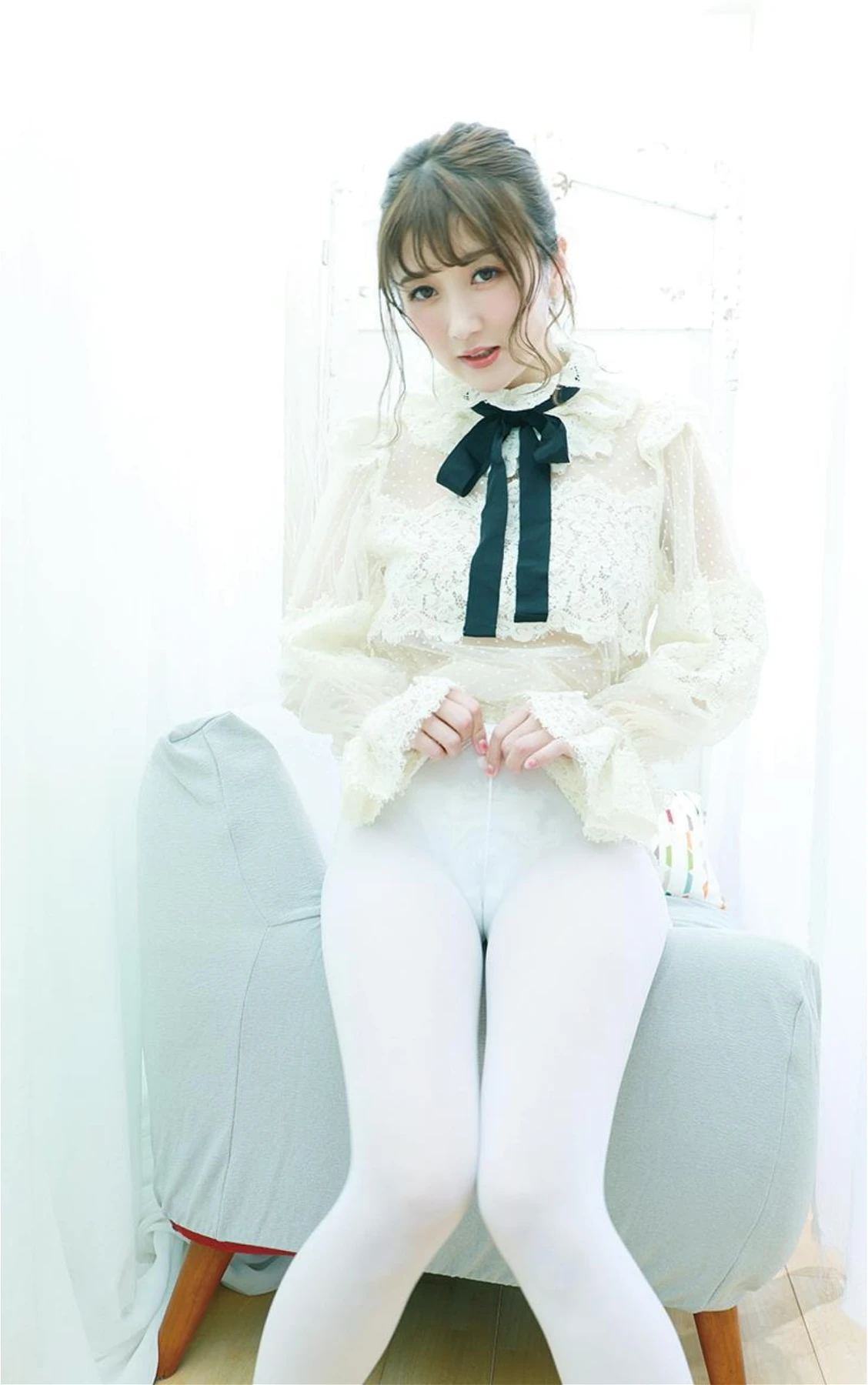 Hibiki Otsuki 大槻ひびき, 写真集 「おやすみフィクション」 - P25