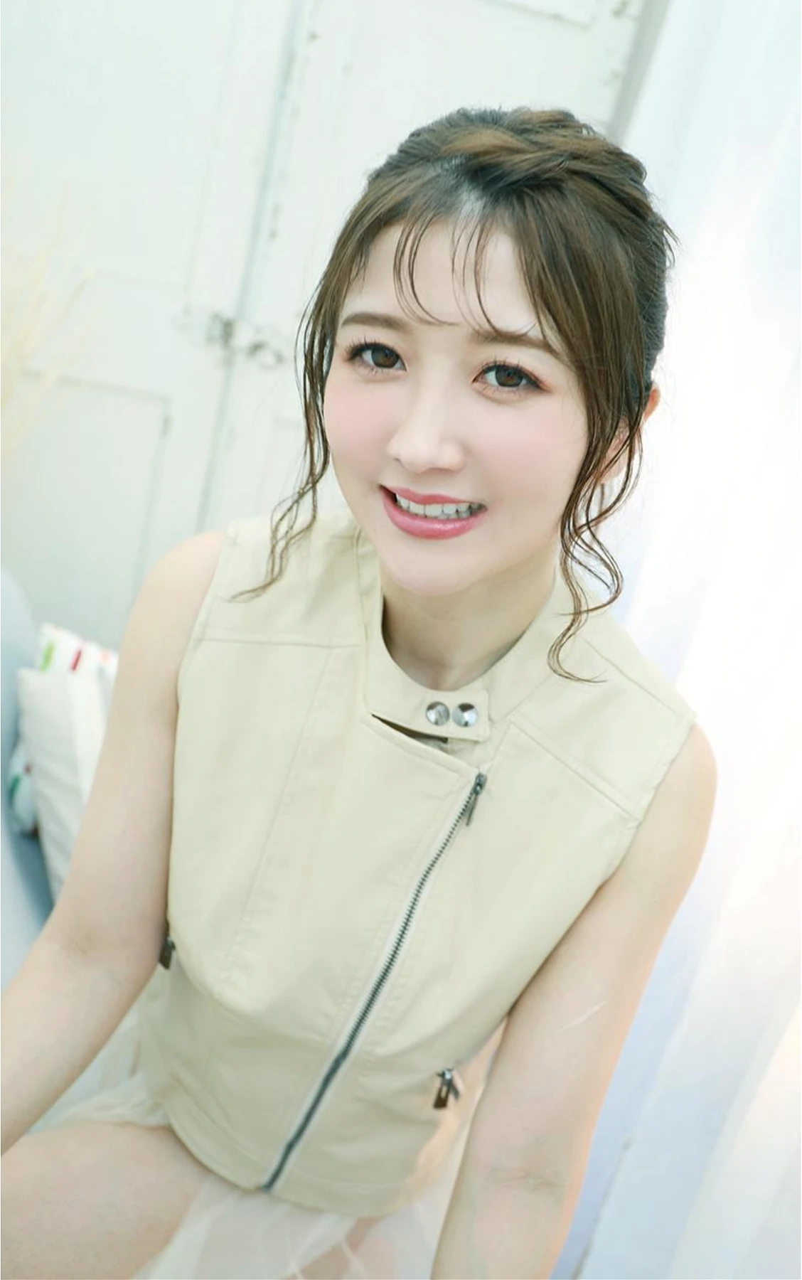 Hibiki Otsuki 大槻ひびき, 写真集 「おやすみフィクション」 - P37