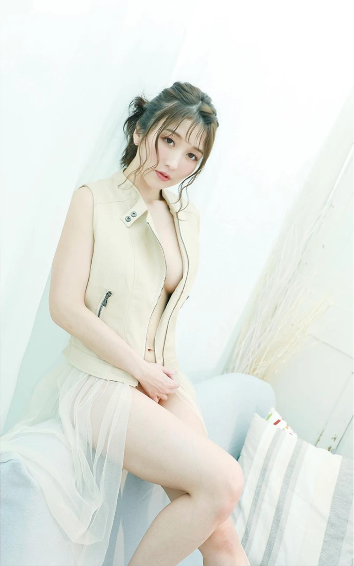 Hibiki Otsuki 大槻ひびき, 写真集 「おやすみフィクション」 - P40