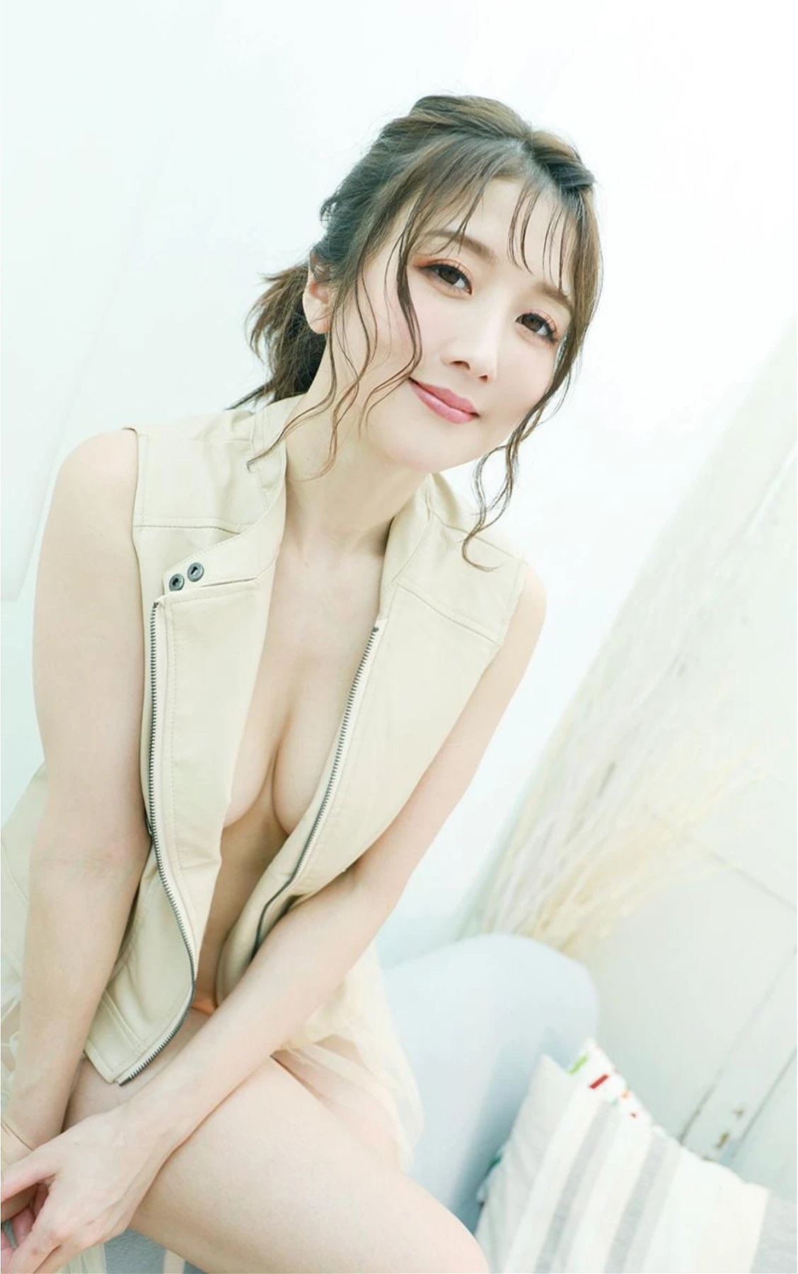Hibiki Otsuki 大槻ひびき, 写真集 「おやすみフィクション」 - P41