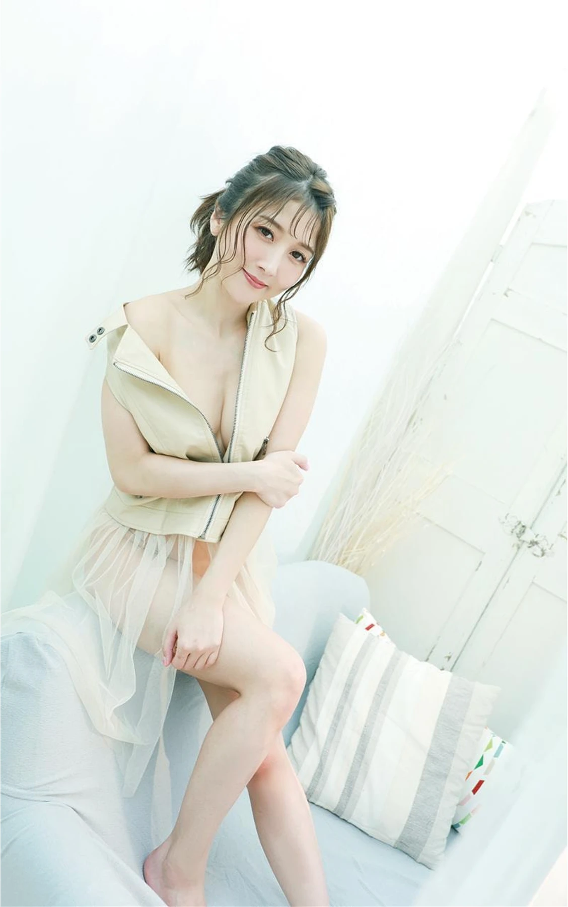Hibiki Otsuki 大槻ひびき, 写真集 「おやすみフィクション」 - P42