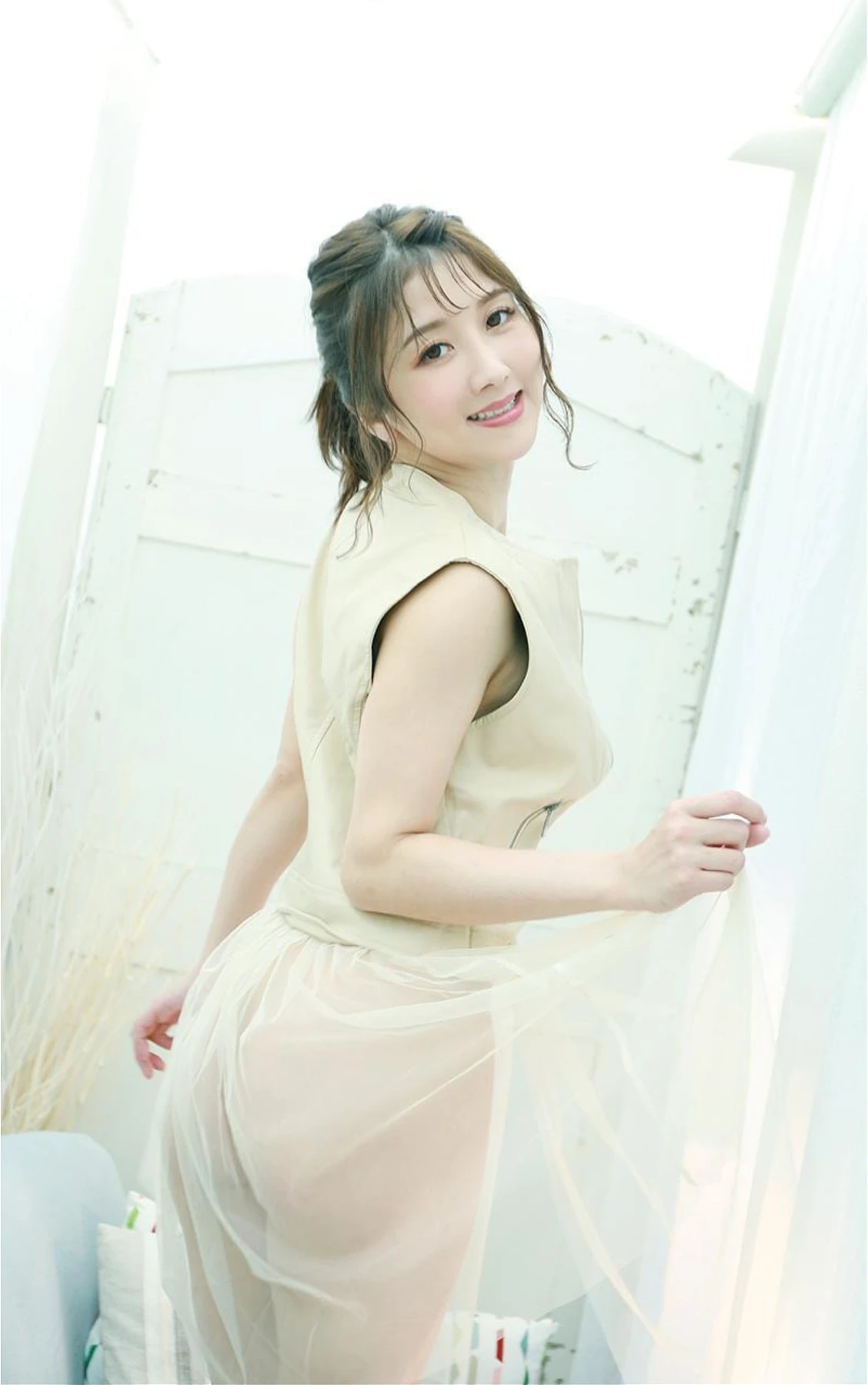 Hibiki Otsuki 大槻ひびき, 写真集 「おやすみフィクション」 - P44