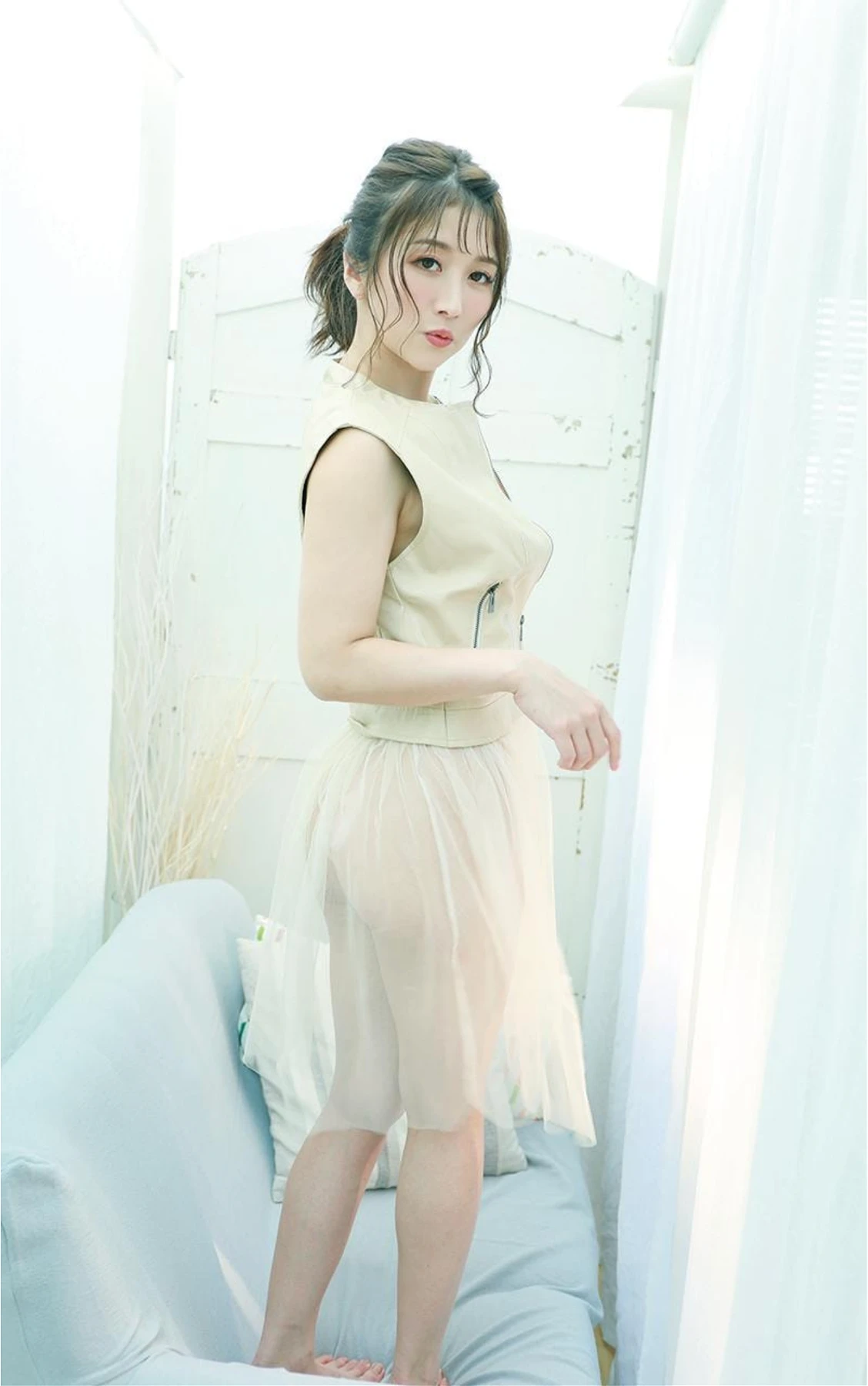 Hibiki Otsuki 大槻ひびき, 写真集 「おやすみフィクション」 - P45