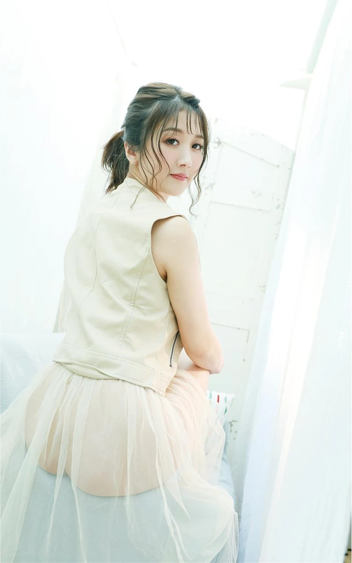 Hibiki Otsuki 大槻ひびき, 写真集 「おやすみフィクション」 - P46