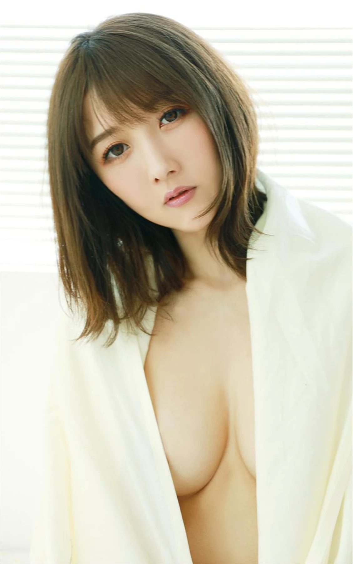 Hibiki Otsuki 大槻ひびき, 写真集 「おやすみフィクション」 - P53