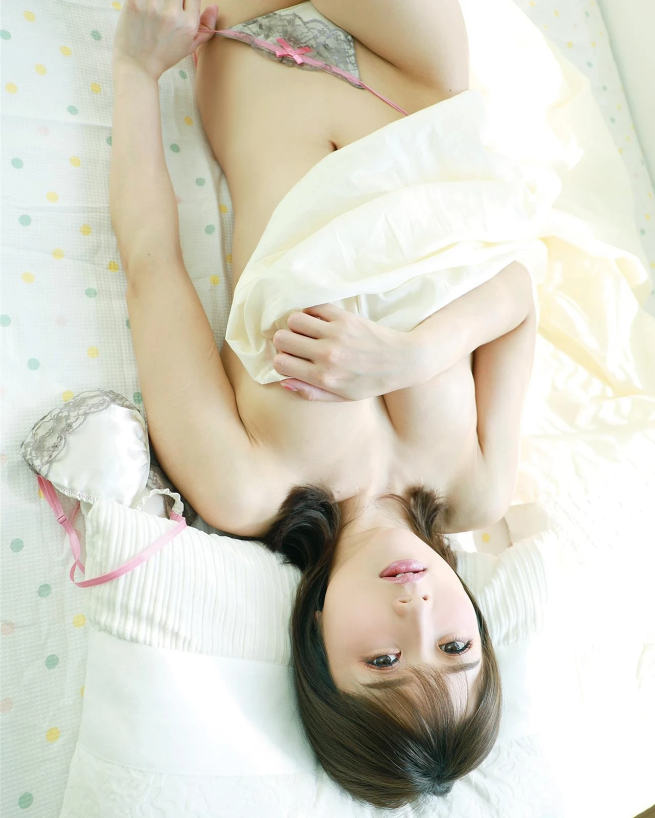 Hibiki Otsuki 大槻ひびき, 写真集 「おやすみフィクション」 - P57