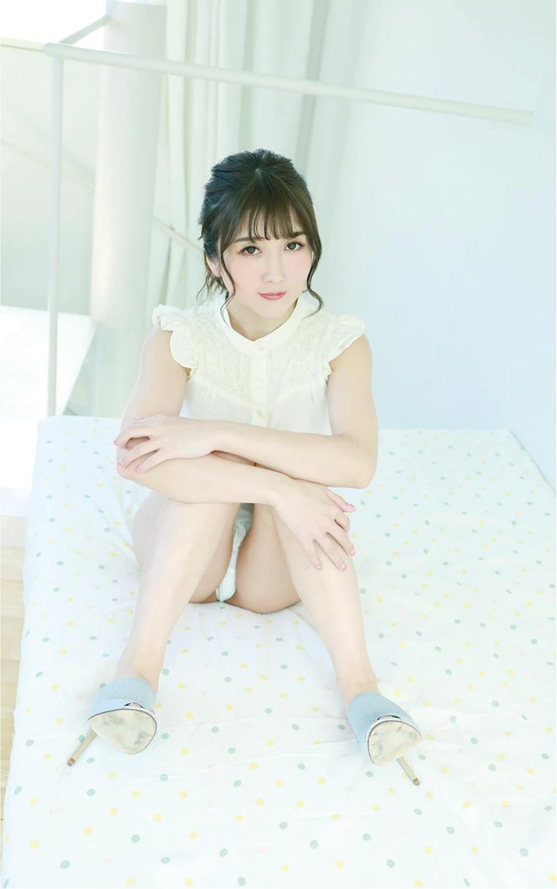 Hibiki Otsuki 大槻ひびき, 写真集 「おやすみフィクション」 - P7