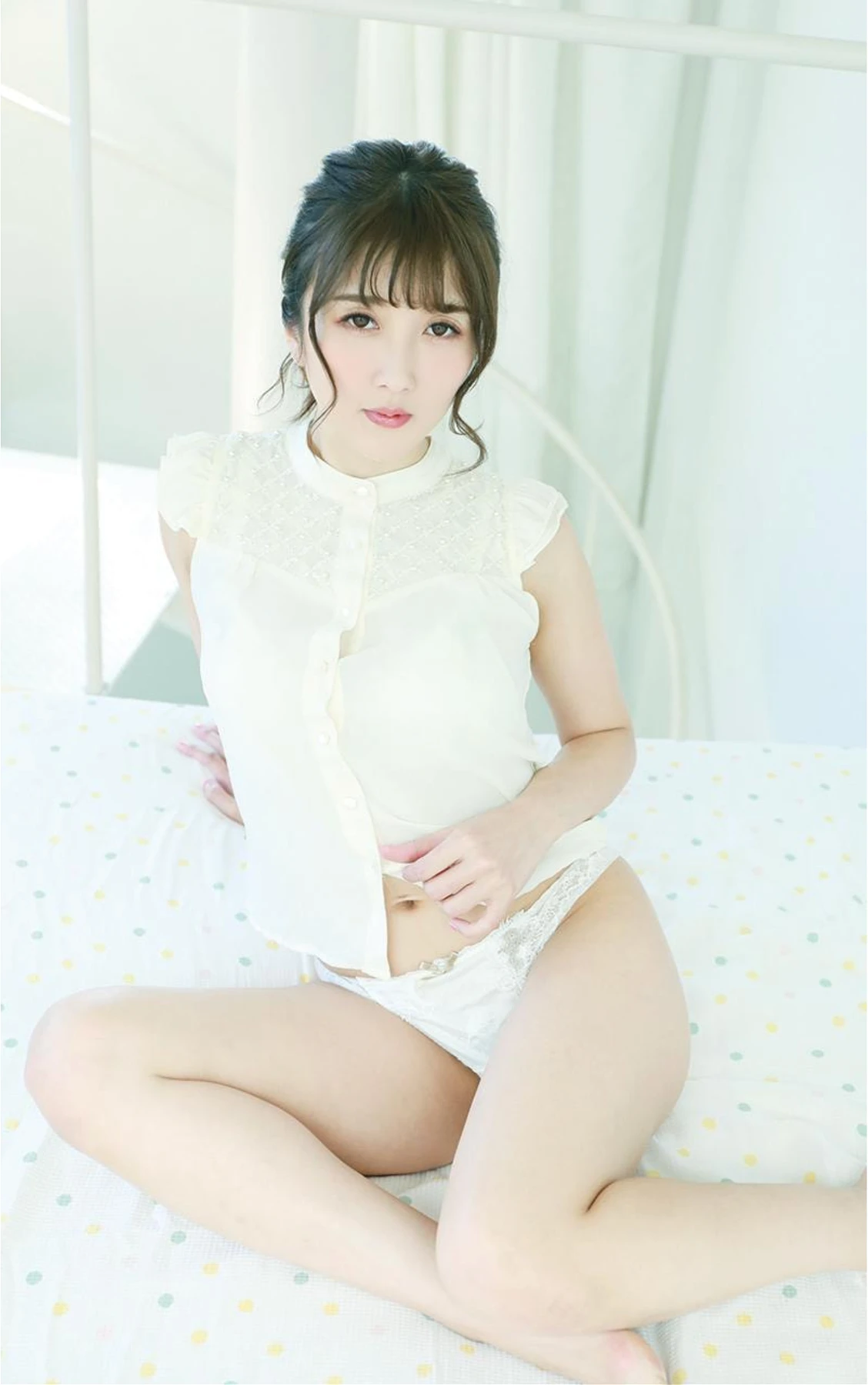 Hibiki Otsuki 大槻ひびき, 写真集 「おやすみフィクション」 - P8