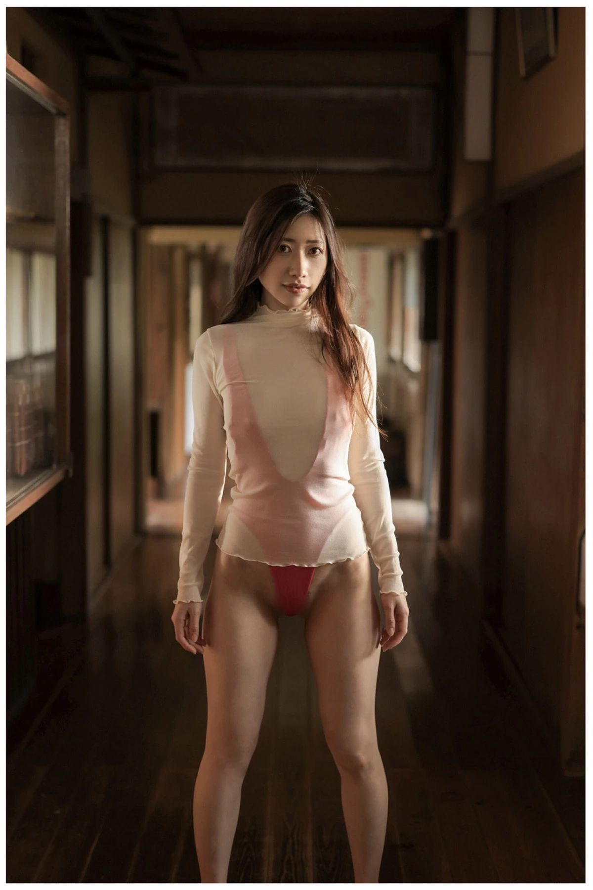 Manami Oura 大浦真奈美, ヌード写真集 「Nostalgia 回顧」 - P46