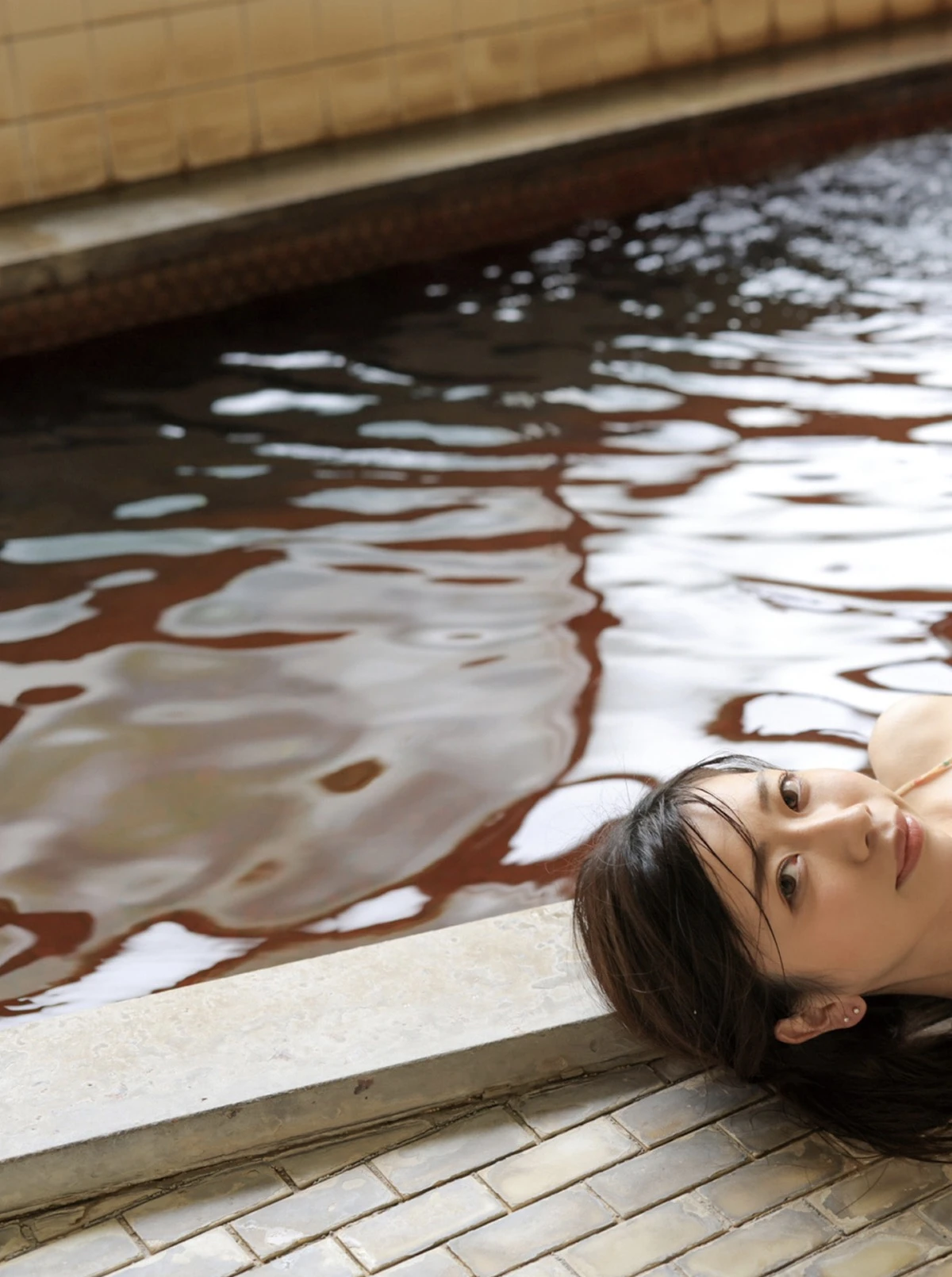 Manami Oura 大浦真奈美, ヌード写真集 「Nostalgia 回顧」 - P85