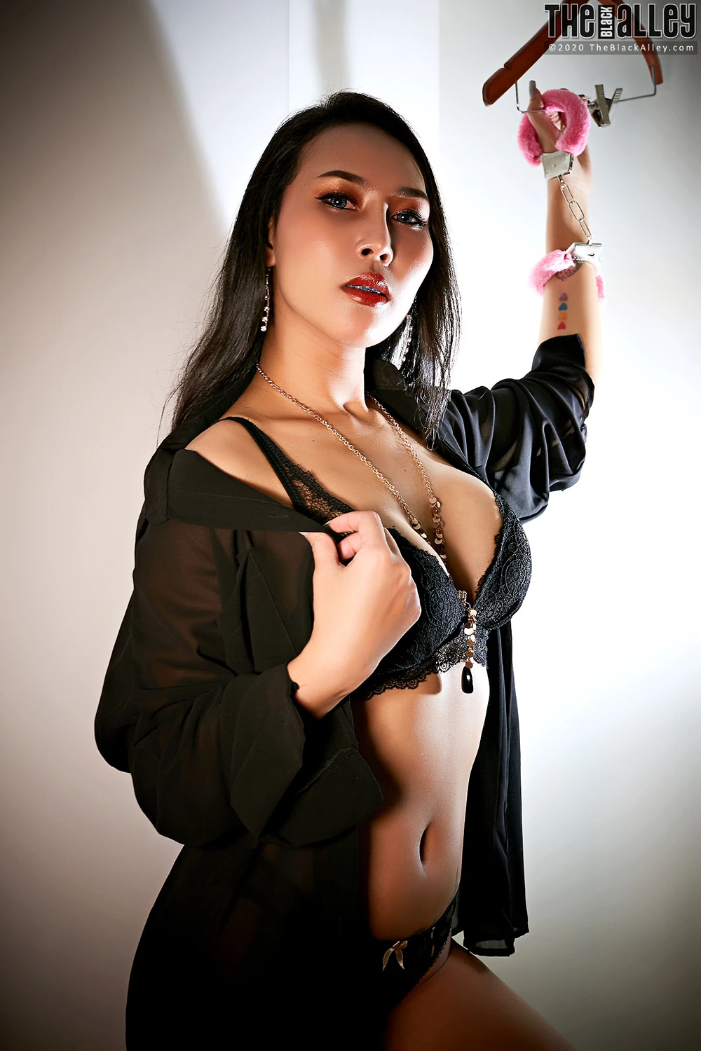 Nicha – The Black Alley Photobook Set.31 - P2