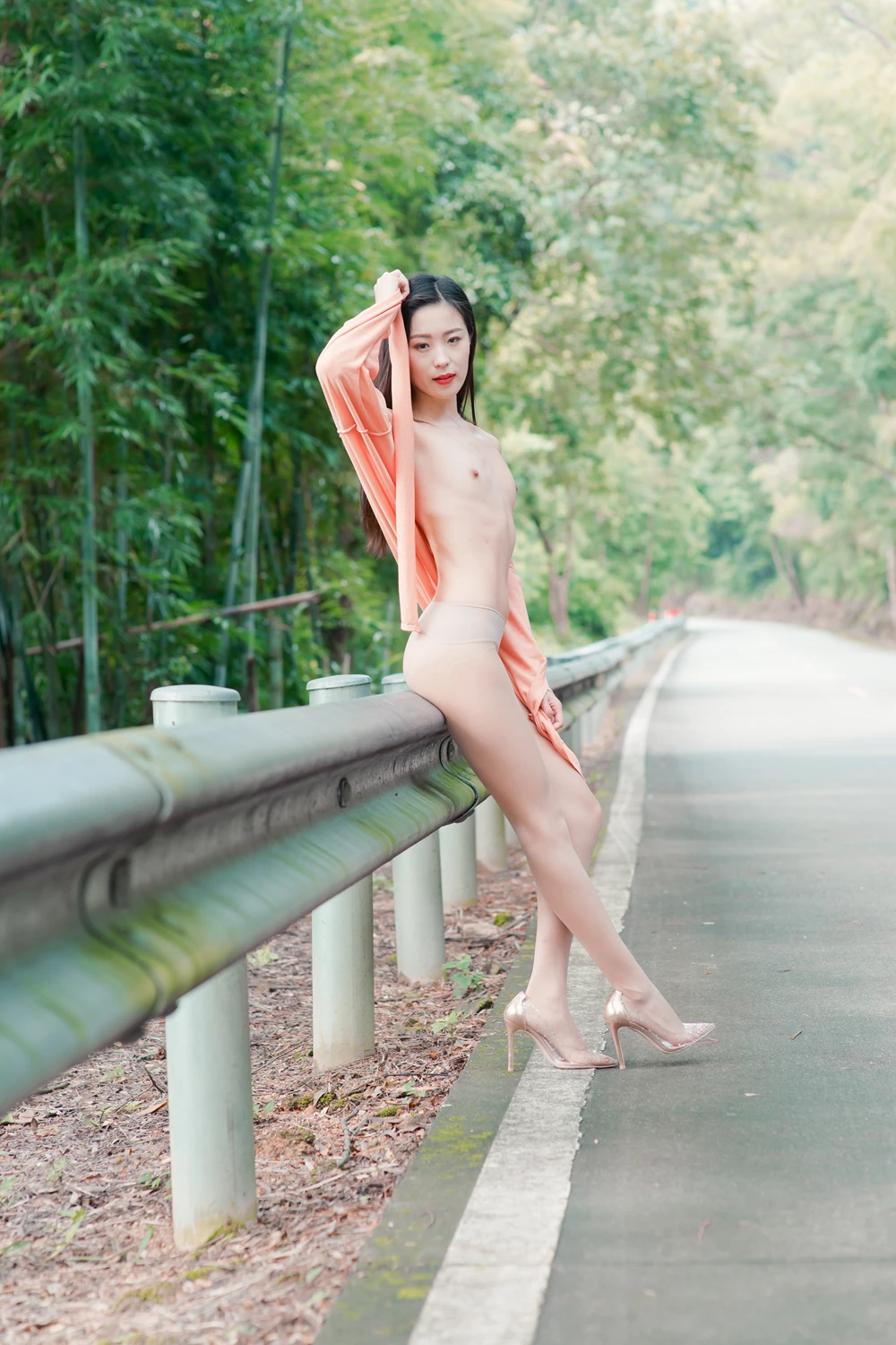杨子嫣 – 户外女神的丝袜秀 - P9