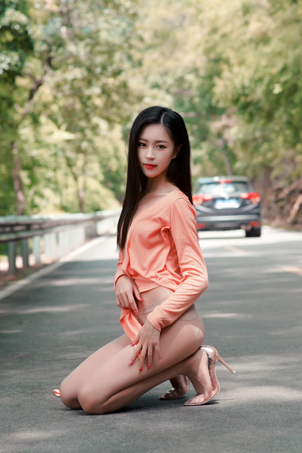 杨子嫣 – 户外女神的丝袜秀 - P25