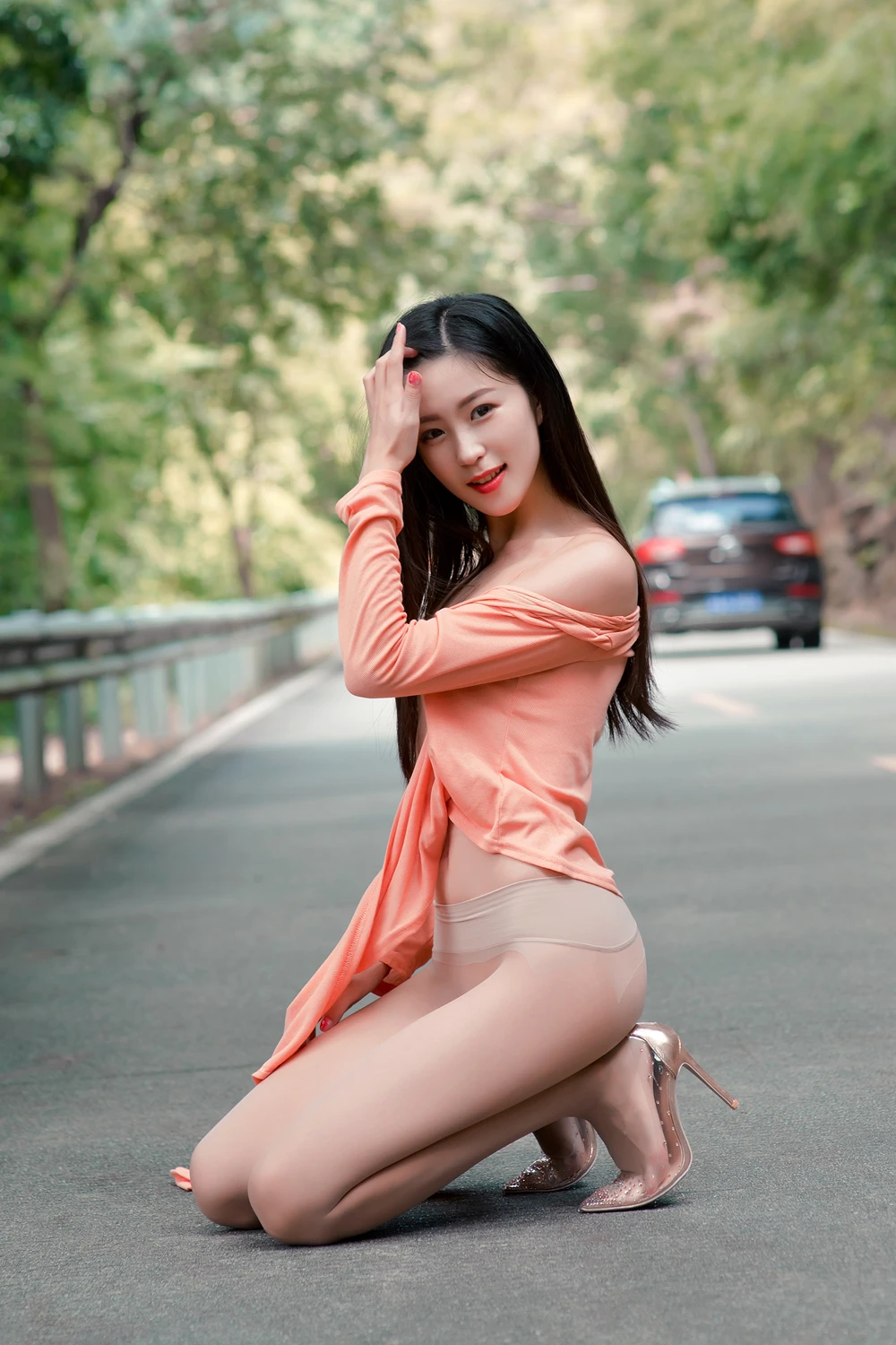 杨子嫣 – 户外女神的丝袜秀 - P27