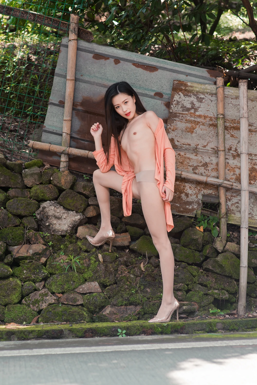 杨子嫣 – 户外女神的丝袜秀 - P35