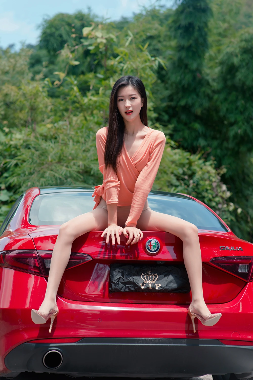 杨子嫣 – 户外女神的丝袜秀 - P74
