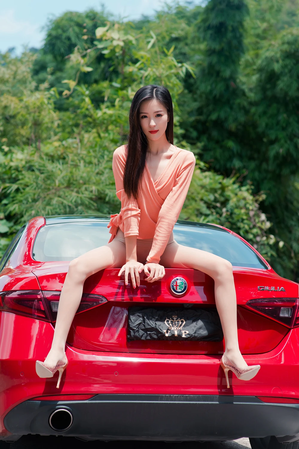 杨子嫣 – 户外女神的丝袜秀 - P75