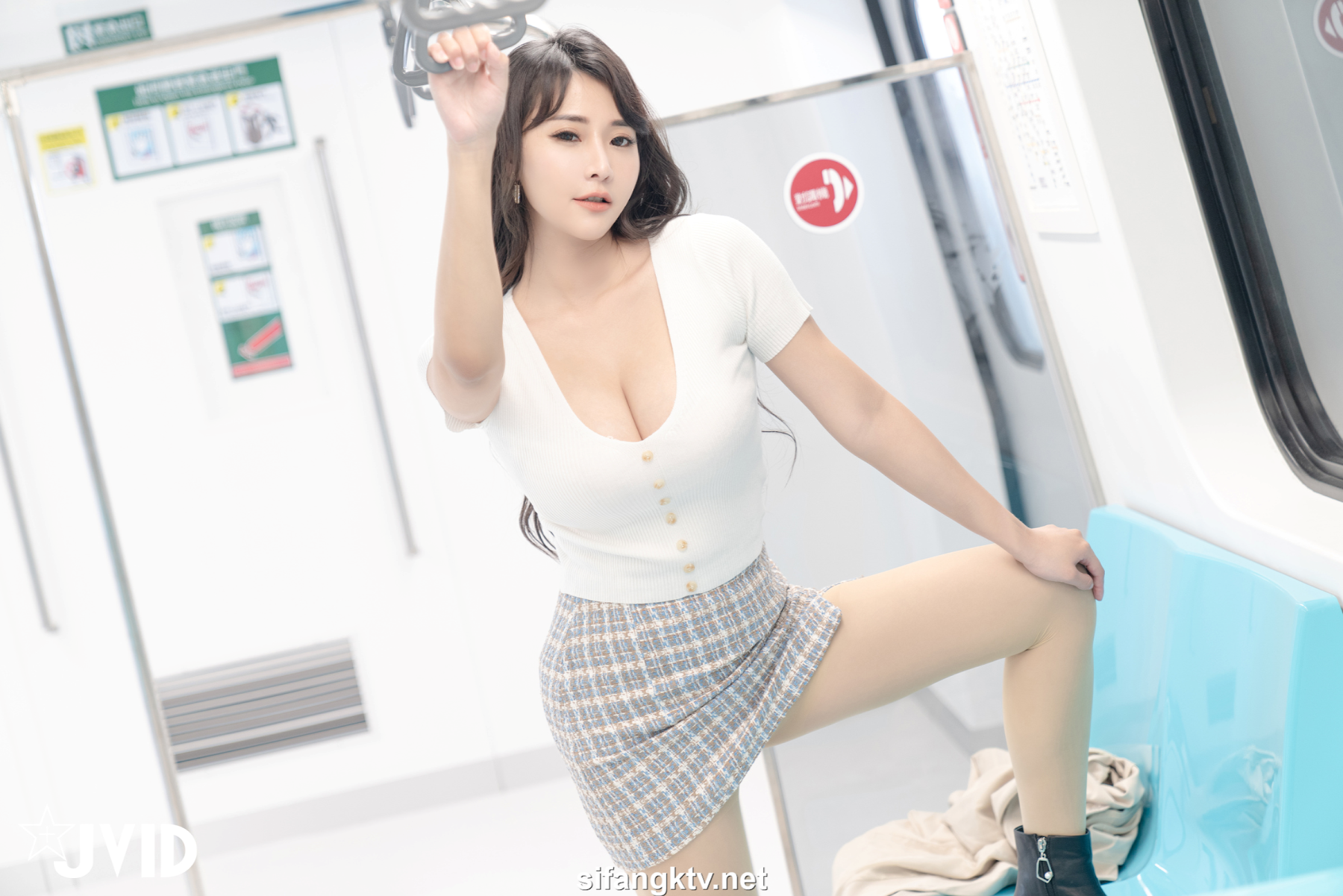 [JVID] Lele 樂樂 – 夜道を帰宅途中の巨乳妙齡女子《樂_樂》 - P184