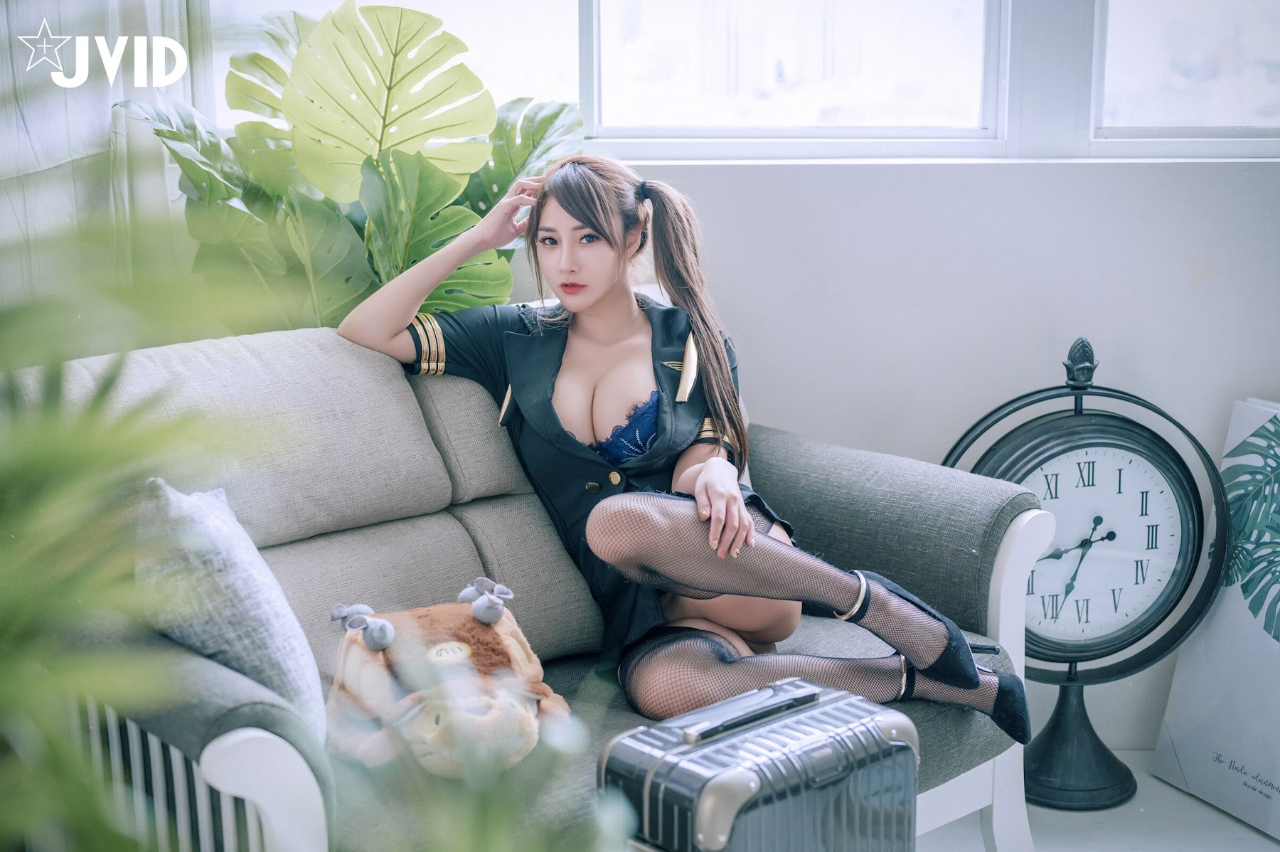 [JVID] Lele 樂樂 – 極品爆乳女神樂樂血脈噴張情欲空姐黑暗淫魔 - P72