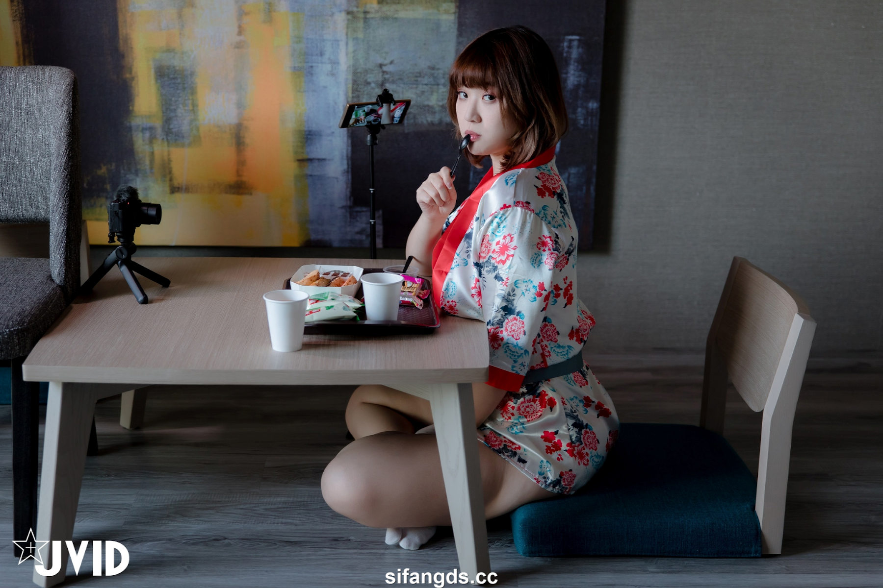[JVID] Ruru茹茹 – 巨乳吃播主拍攝遇到瘋狂粉絲迷暈綁架 - P88