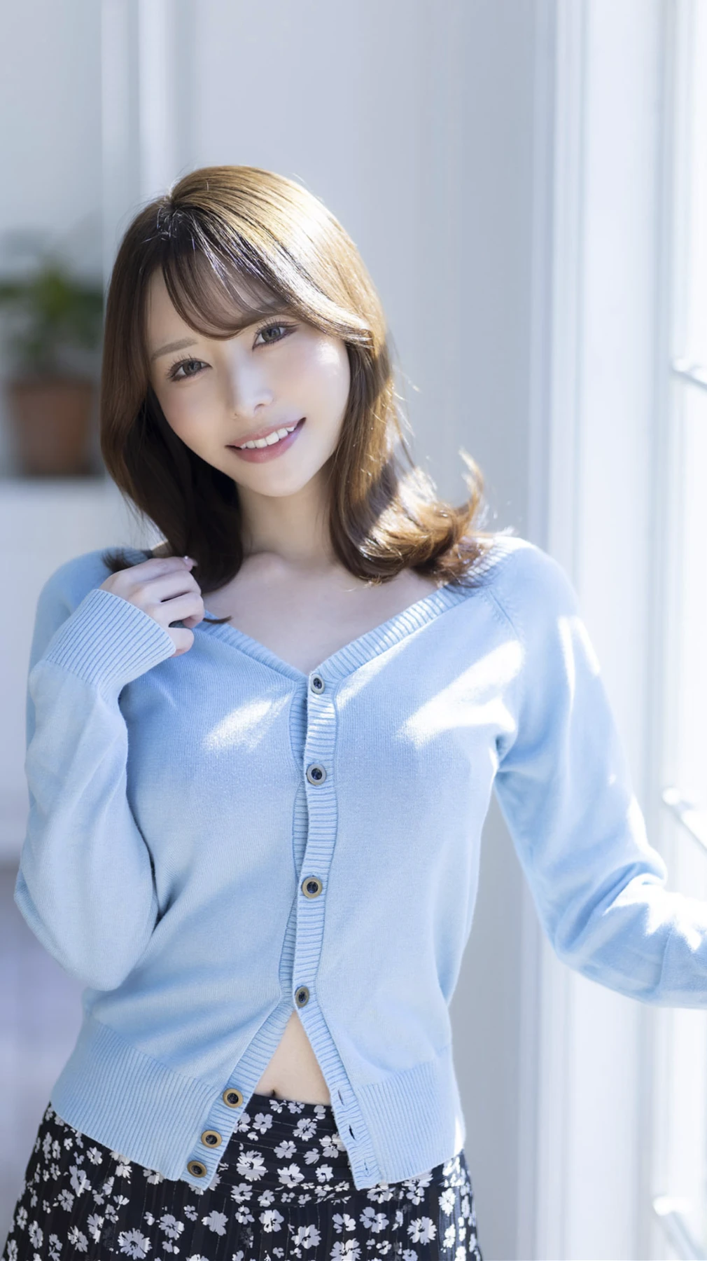 伊藤舞雪・桃園怜奈・小島みなみ・宇野まや, 特盛りクイーン Vol.01 - P4