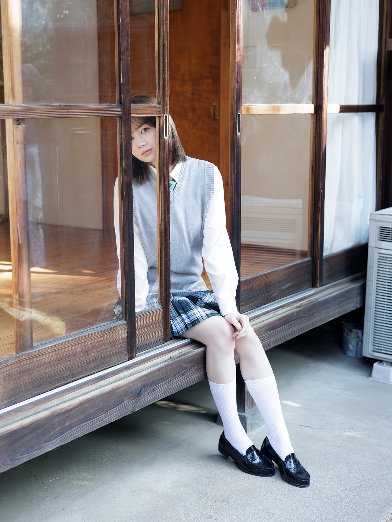 Yuna Ego 江籠裕奈, デジタル写真集 ドキッ！ ENTAME36℃デジタル写真集 - P2