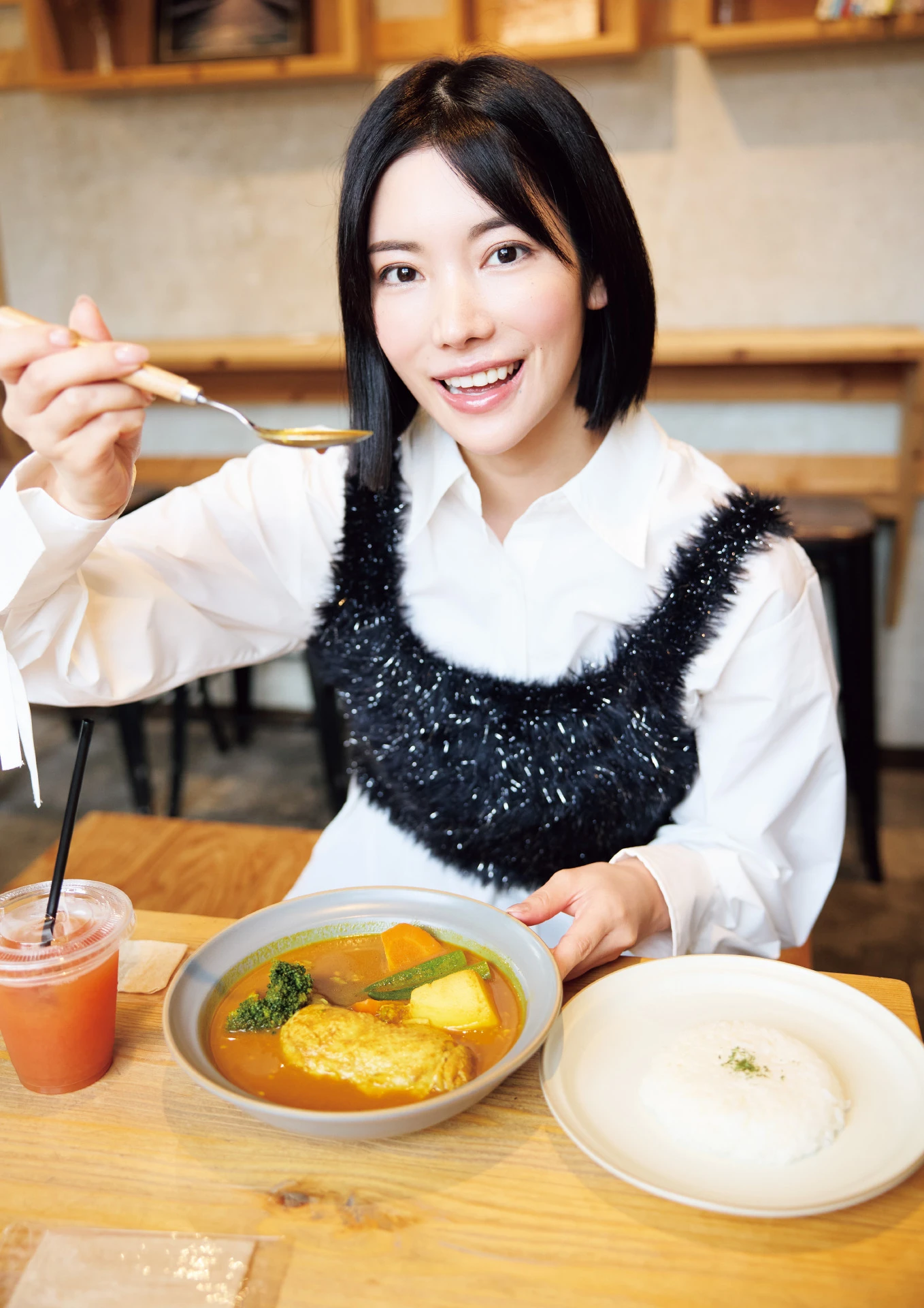 Karen Kaede 楓カレン, 写真集 カレンと行く北海道旅行二泊三日 - P10