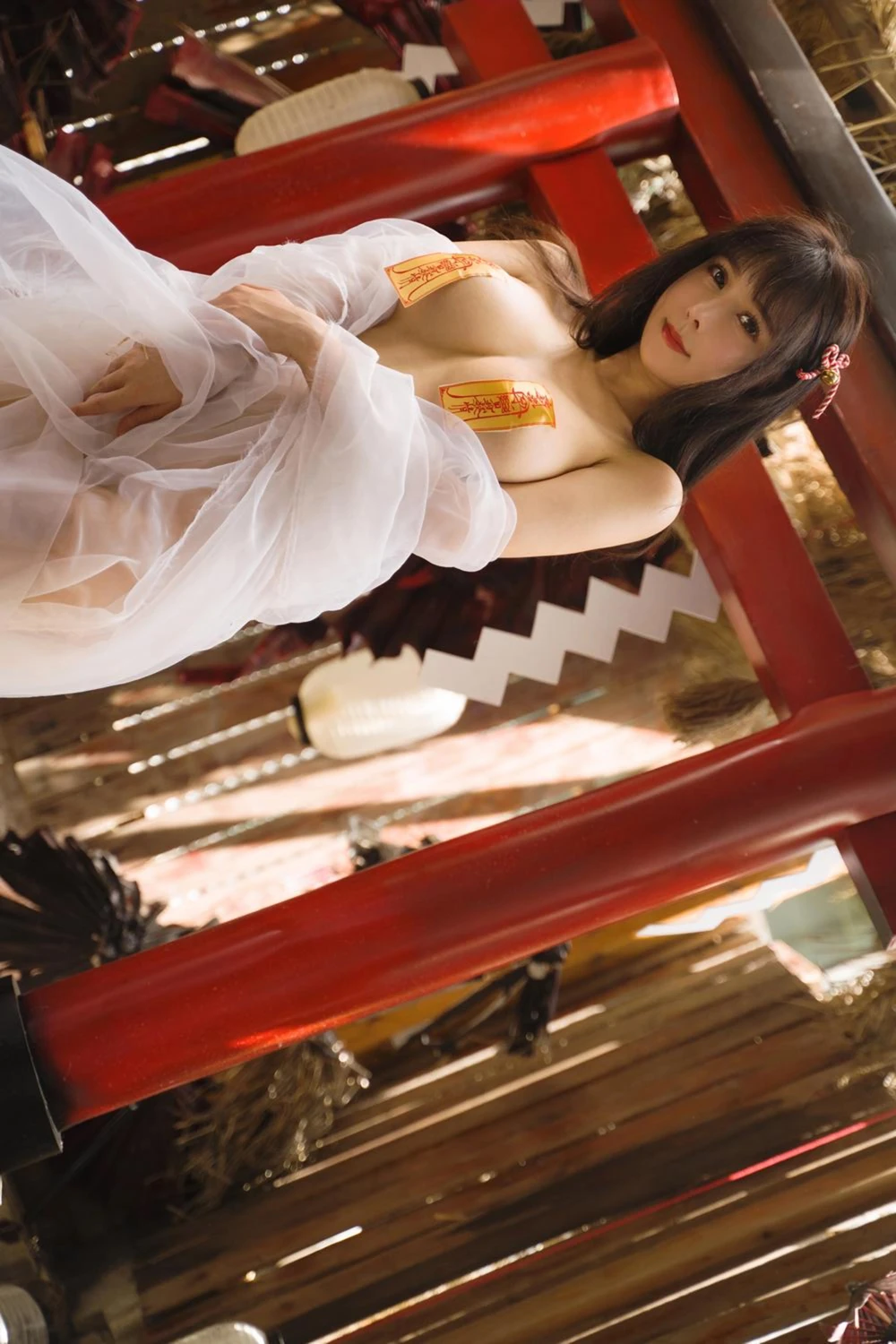 Cosplay 亚马逊鲶鱼 – 神社符纸巫女 - P13