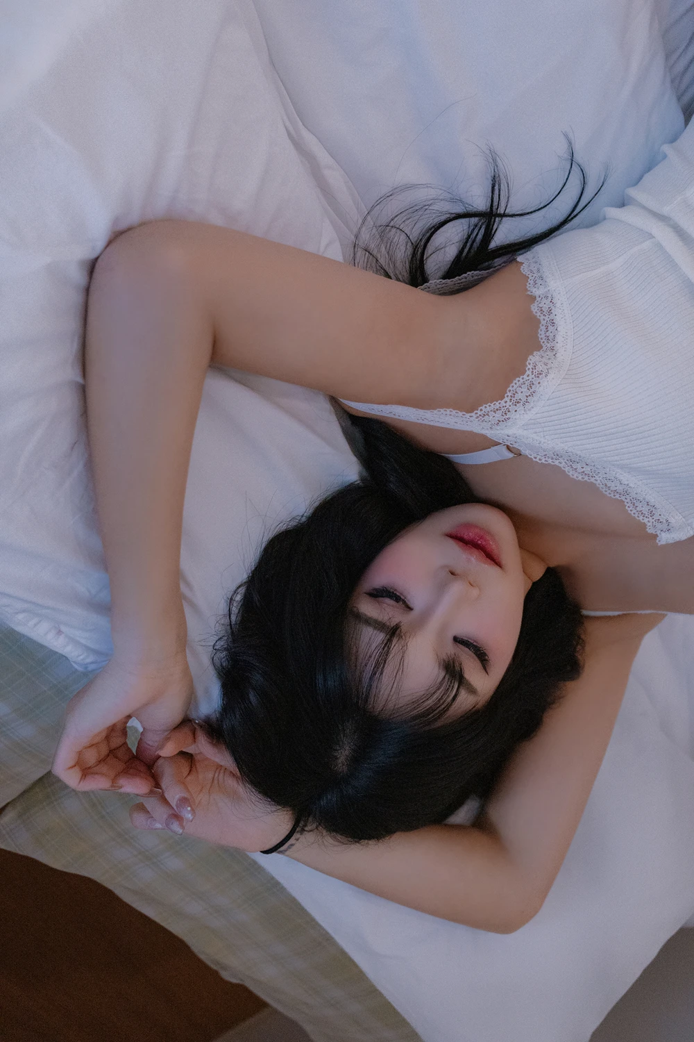 Ailee – Photobook 「On the Bed」 - P39