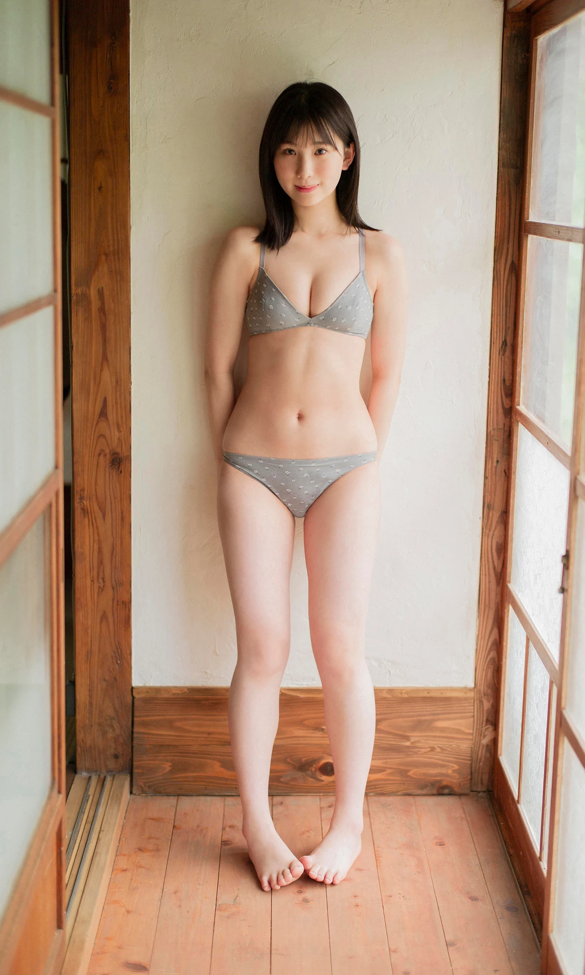 Nozomi Nishio 西尾希美, 写真集 「七色モラトリアム」 - P34