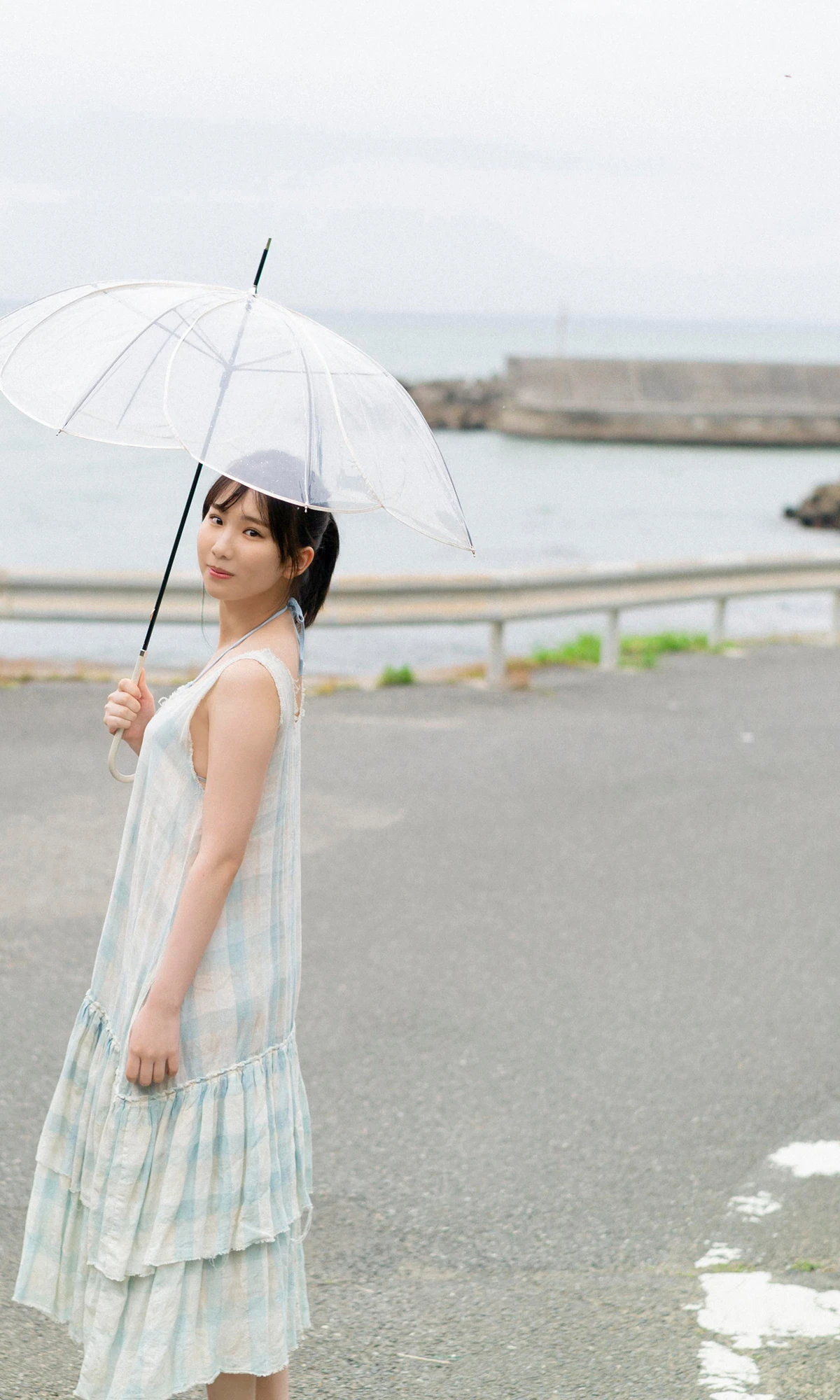 Nozomi Nishio 西尾希美, 写真集 「七色モラトリアム」 - P4