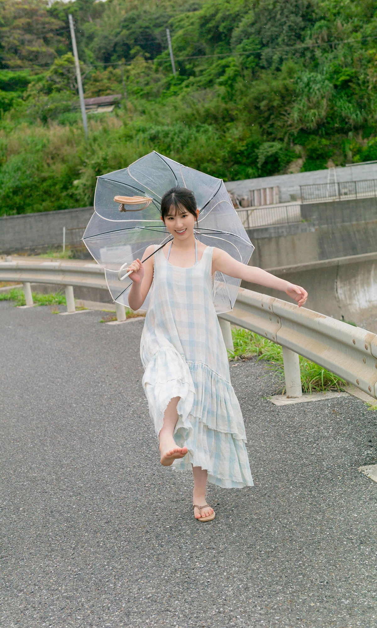 Nozomi Nishio 西尾希美, 写真集 「七色モラトリアム」 - P6