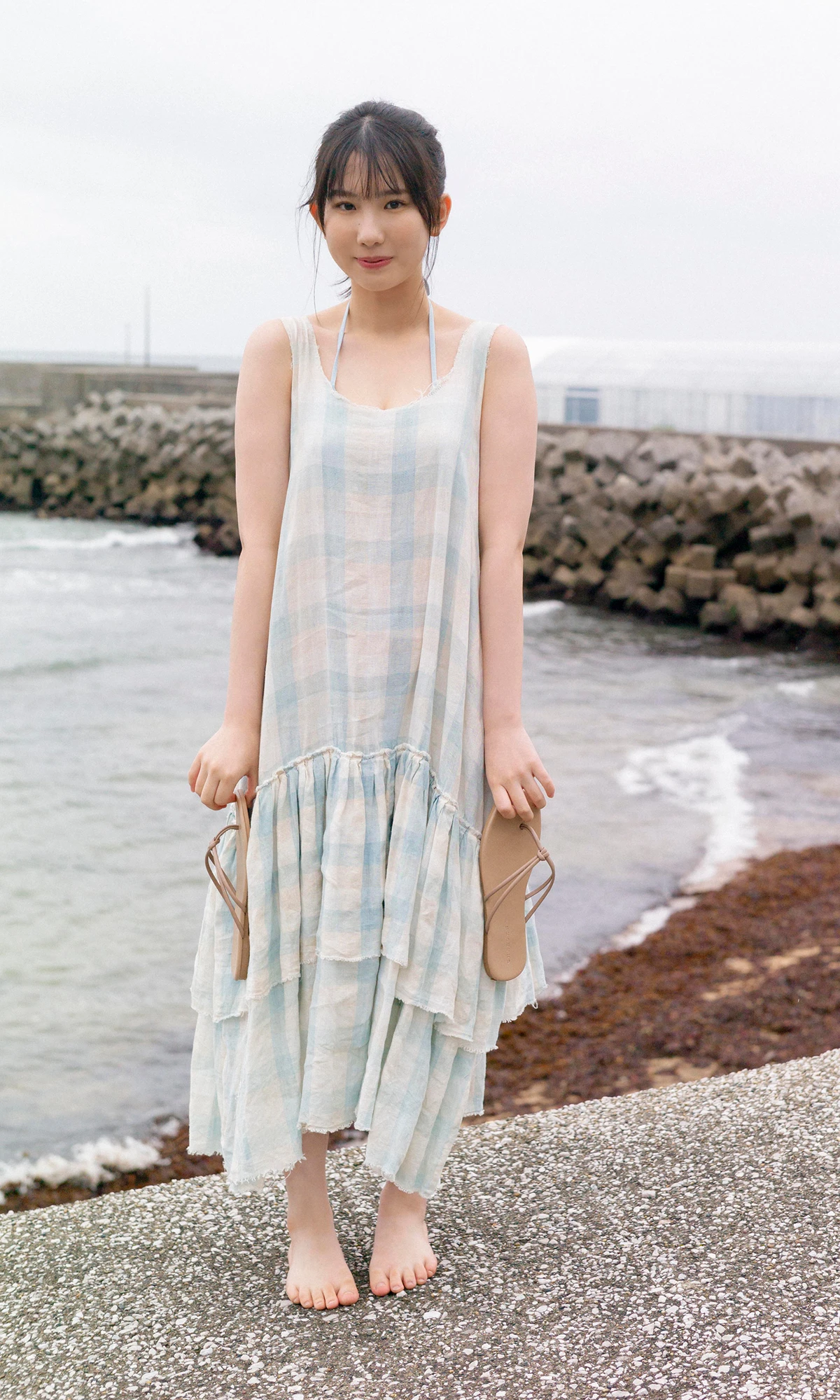 Nozomi Nishio 西尾希美, 写真集 「七色モラトリアム」 - P8