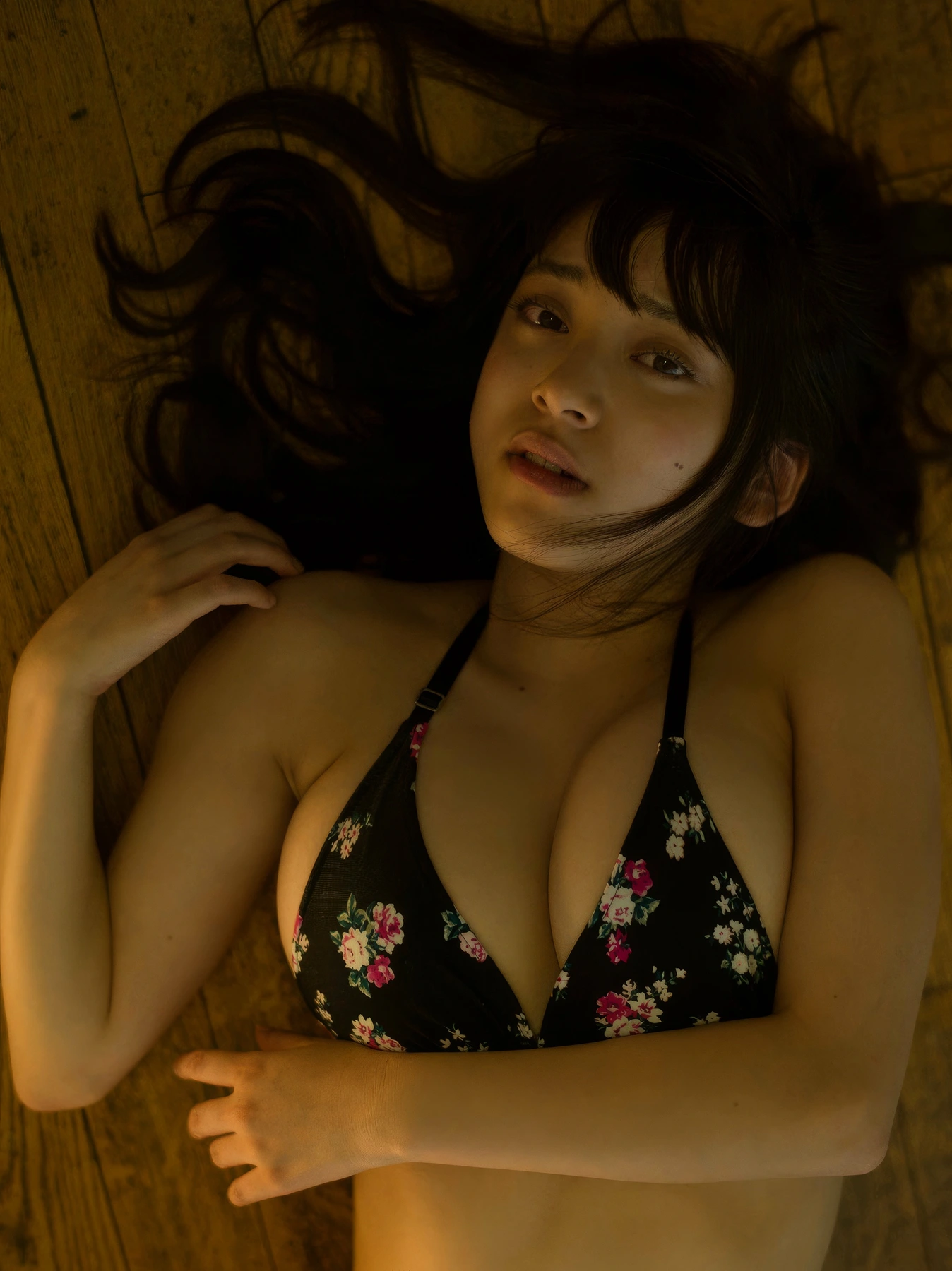 Sayaka Tomaru 都丸紗也華, FLASHデジタル写真集 「ストライク☆バスト！」 - P46