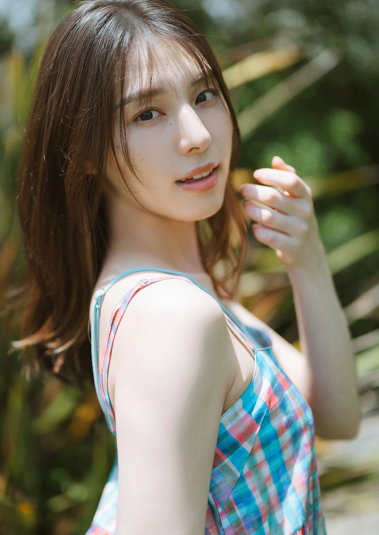 Iori Sagara 相楽伊織, 写真集 スピサン グラビアフォトブック 「Summer Vibes」 - P5
