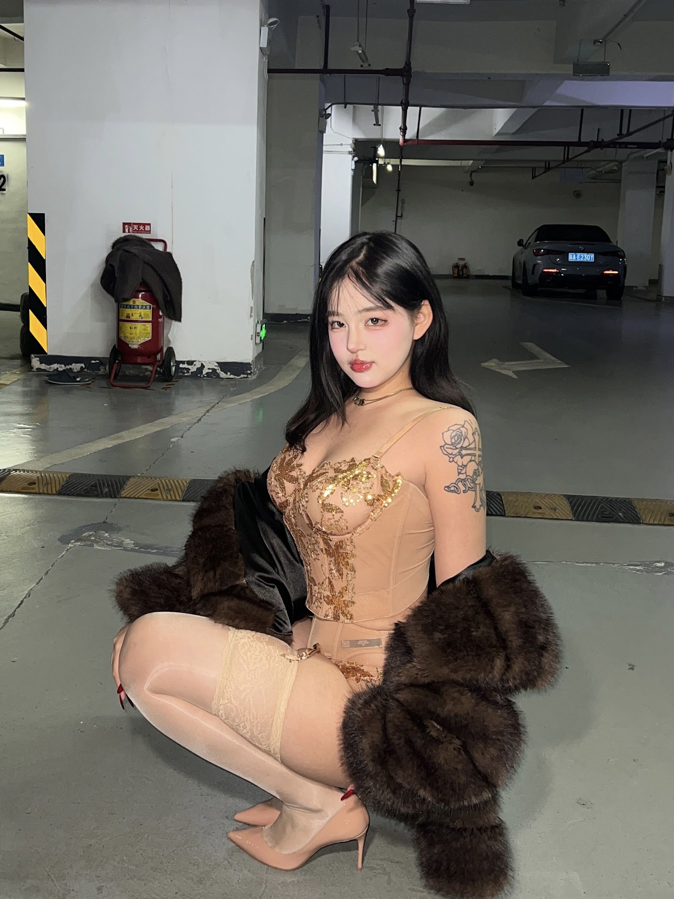 小u优优子 – 貂皮大衣 - P15