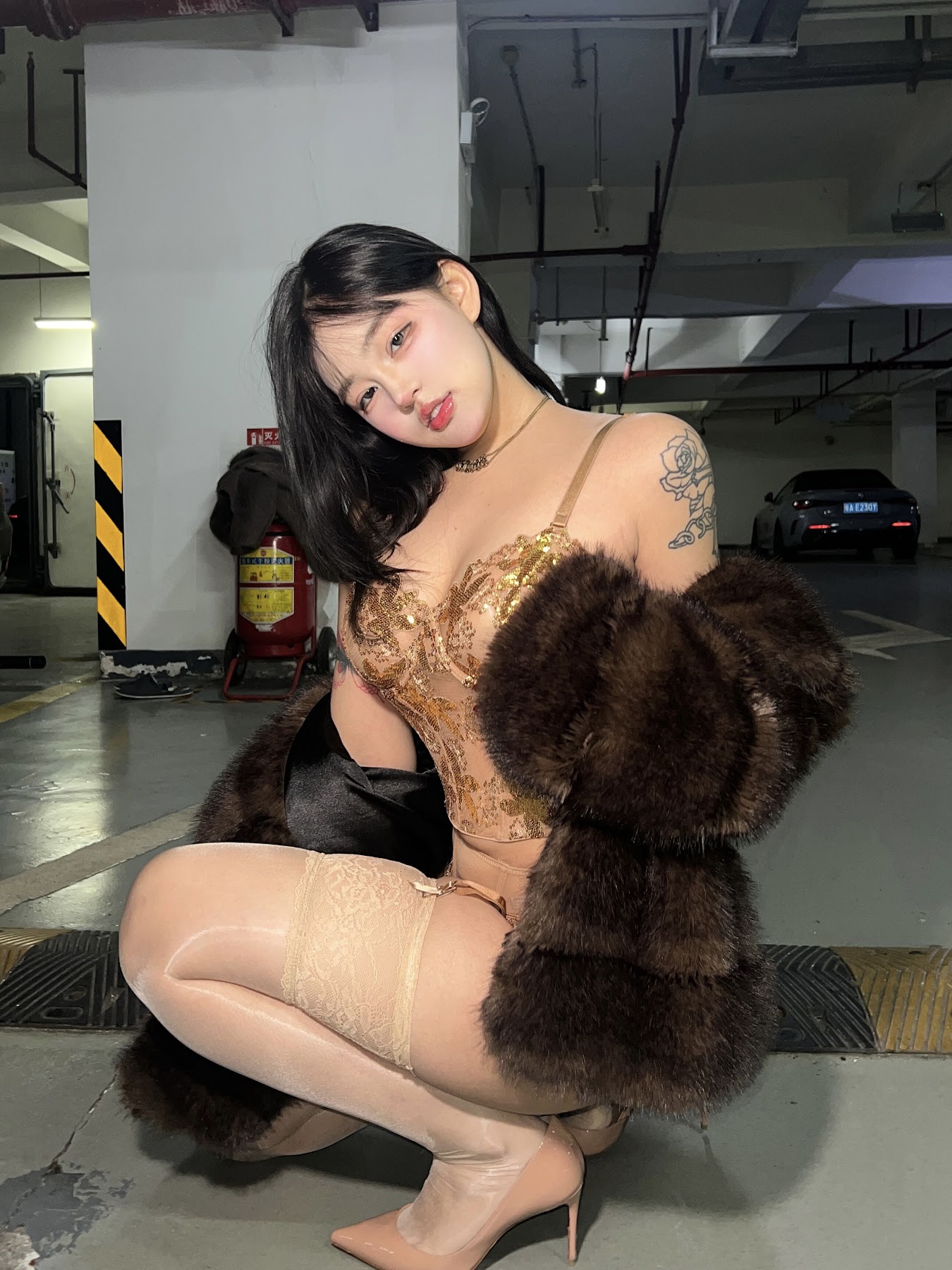 小u优优子 – 貂皮大衣 - P27