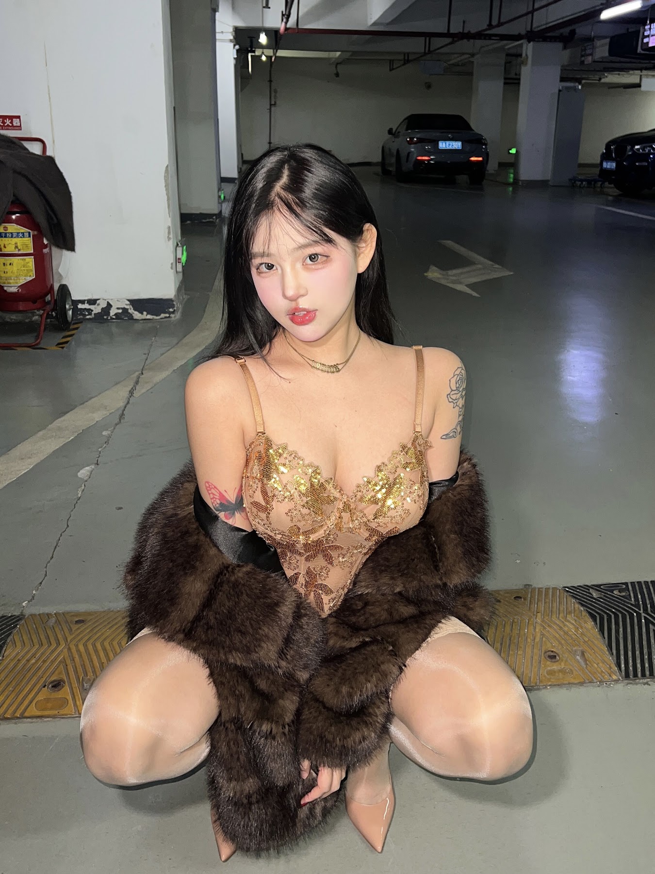 小u优优子 – 貂皮大衣 - P28