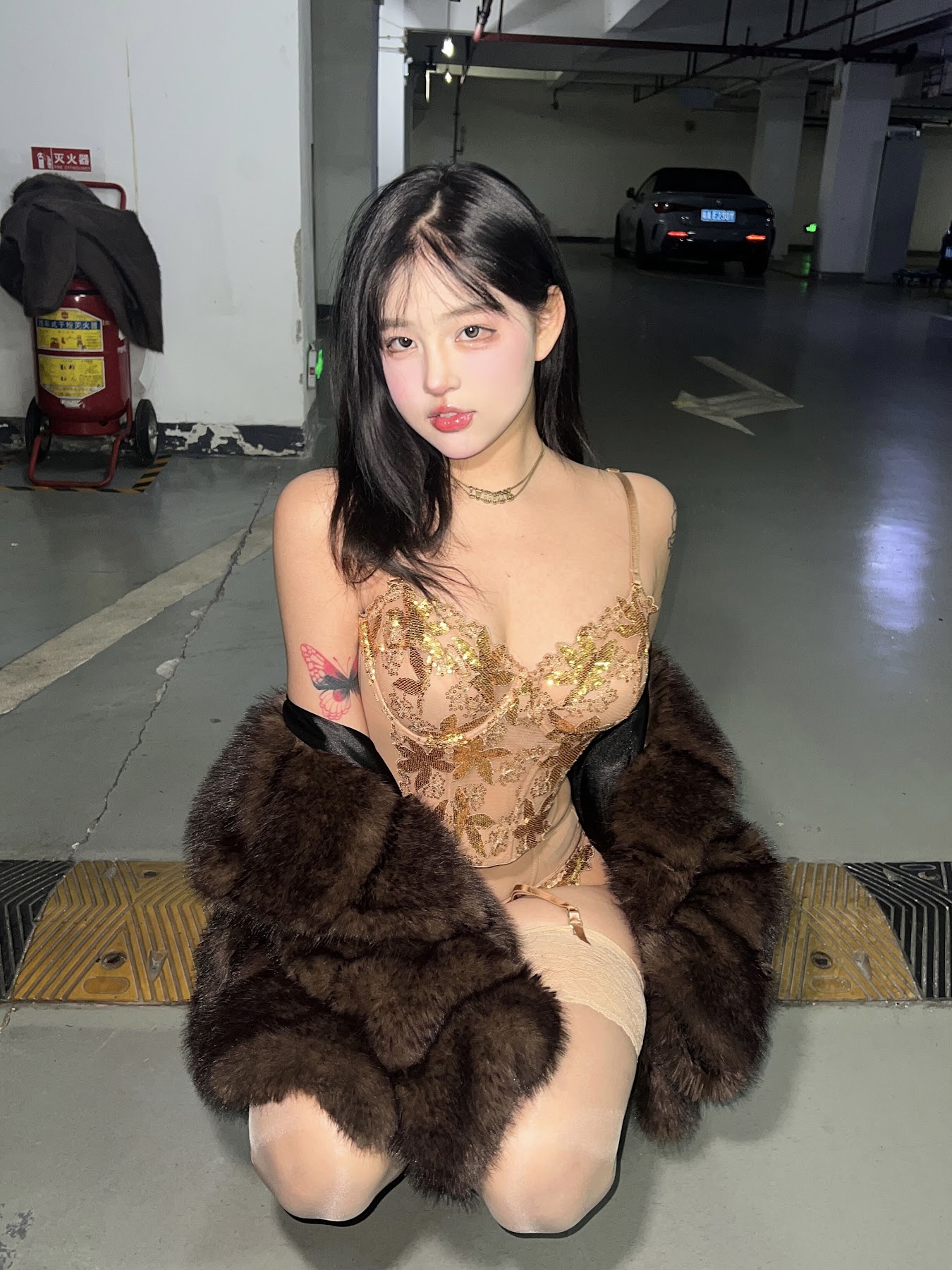 小u优优子 – 貂皮大衣 - P31