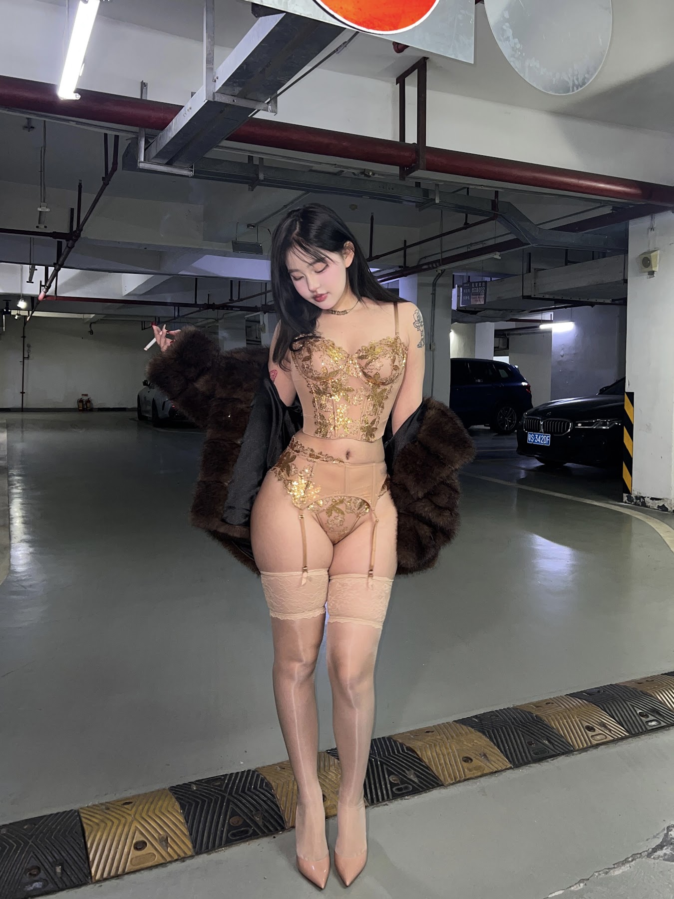 小u优优子 – 貂皮大衣 - P50
