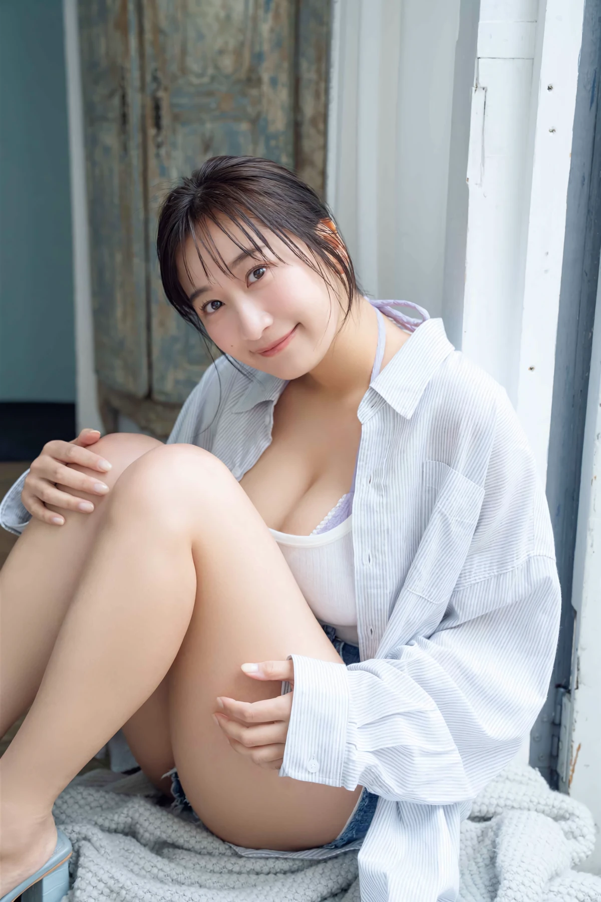 Ina Enohara 榎原依那 – Young Animal 2026 No.11 (ヤングアニマル 2026年11号) - P14