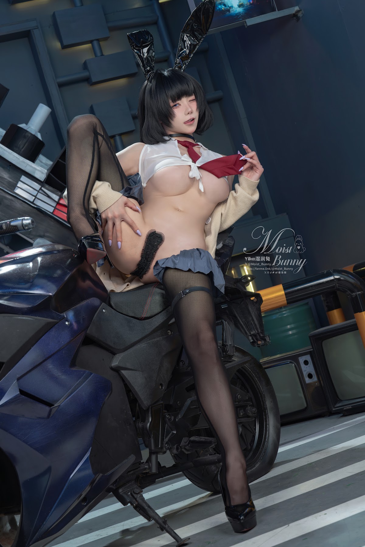 Coser@黏黏团子兔 – 10月作品『賽博逆JK』提线木偶 - P44