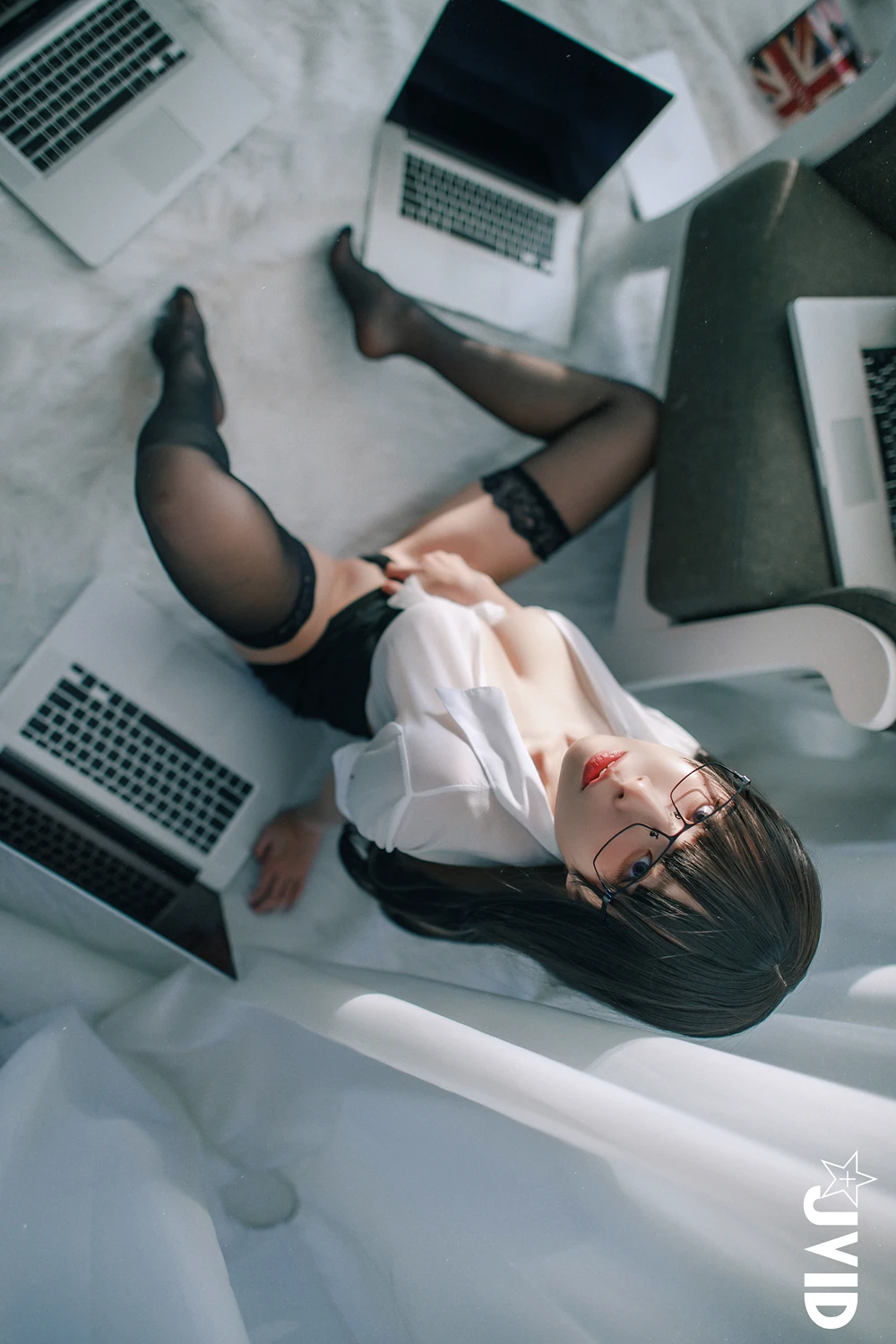 JVID 黎菲儿 – 超完美巨乳-色色的女同事加班时の脱衣诱惑 - P23