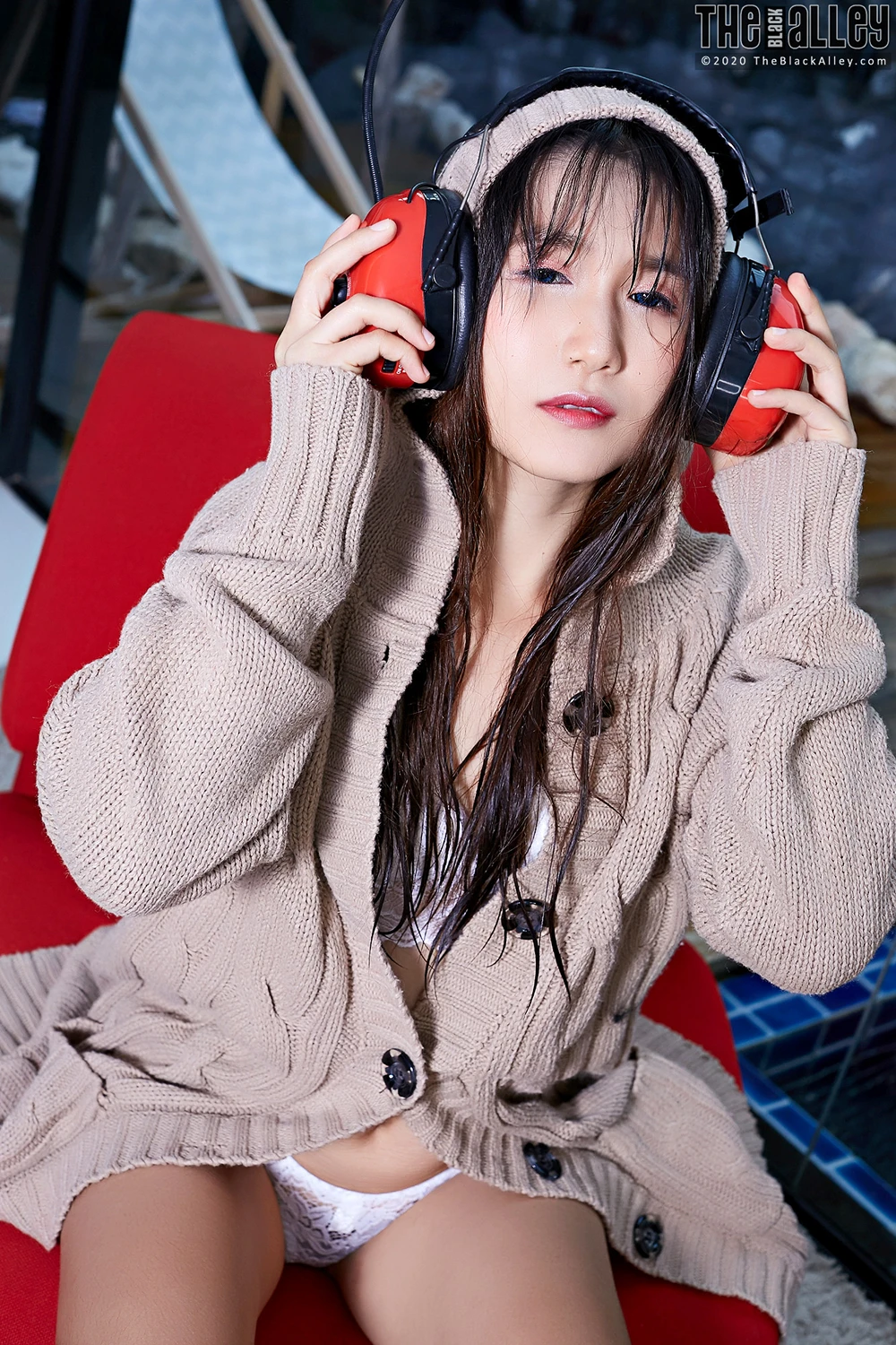 Chia Ling – The Black Alley Photobook Set.27 - P1