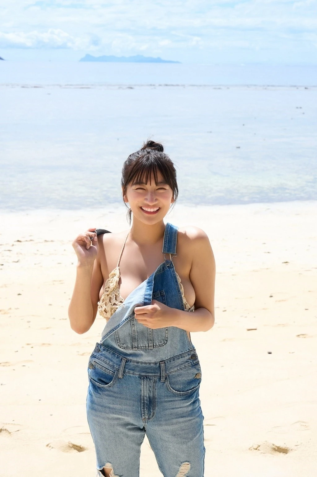 Ina Enohara 榎原依那 – 2nd写真集 「I am Ina」 - P4