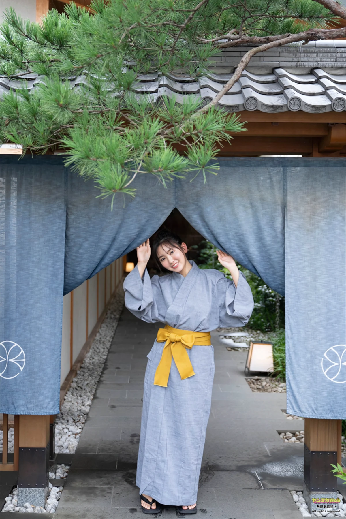 沢口愛華・一ノ瀬ひかり – Gekkan Young Magazine 2026 No.07 (月刊ヤングマガジン 2026年7号) - P44