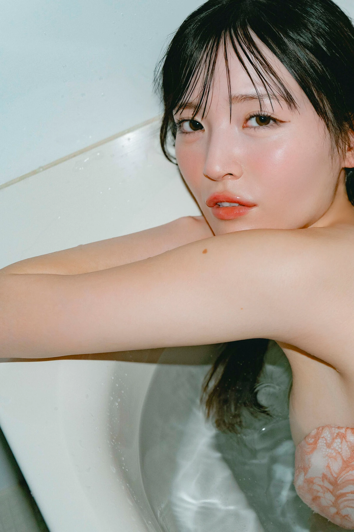 Yura Yura 由良ゆら – FRIDAYデジタル写真集 「Sweet Swaying」 - P145